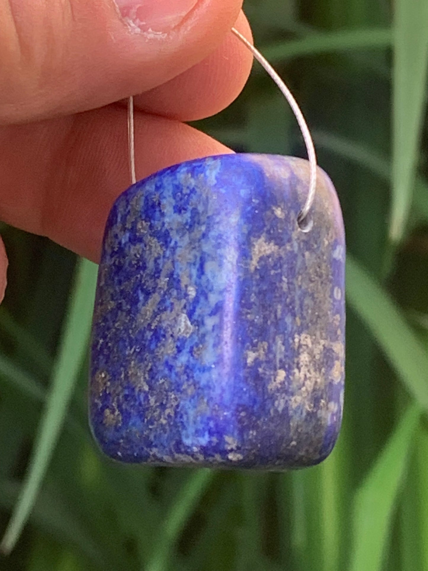 Lapis lazuli, pierre de finition polie et percée en latéral, qualité AA à AAA, 32mm x 26 x 20, parfait pour faire une composition de collier ou en pendentif !