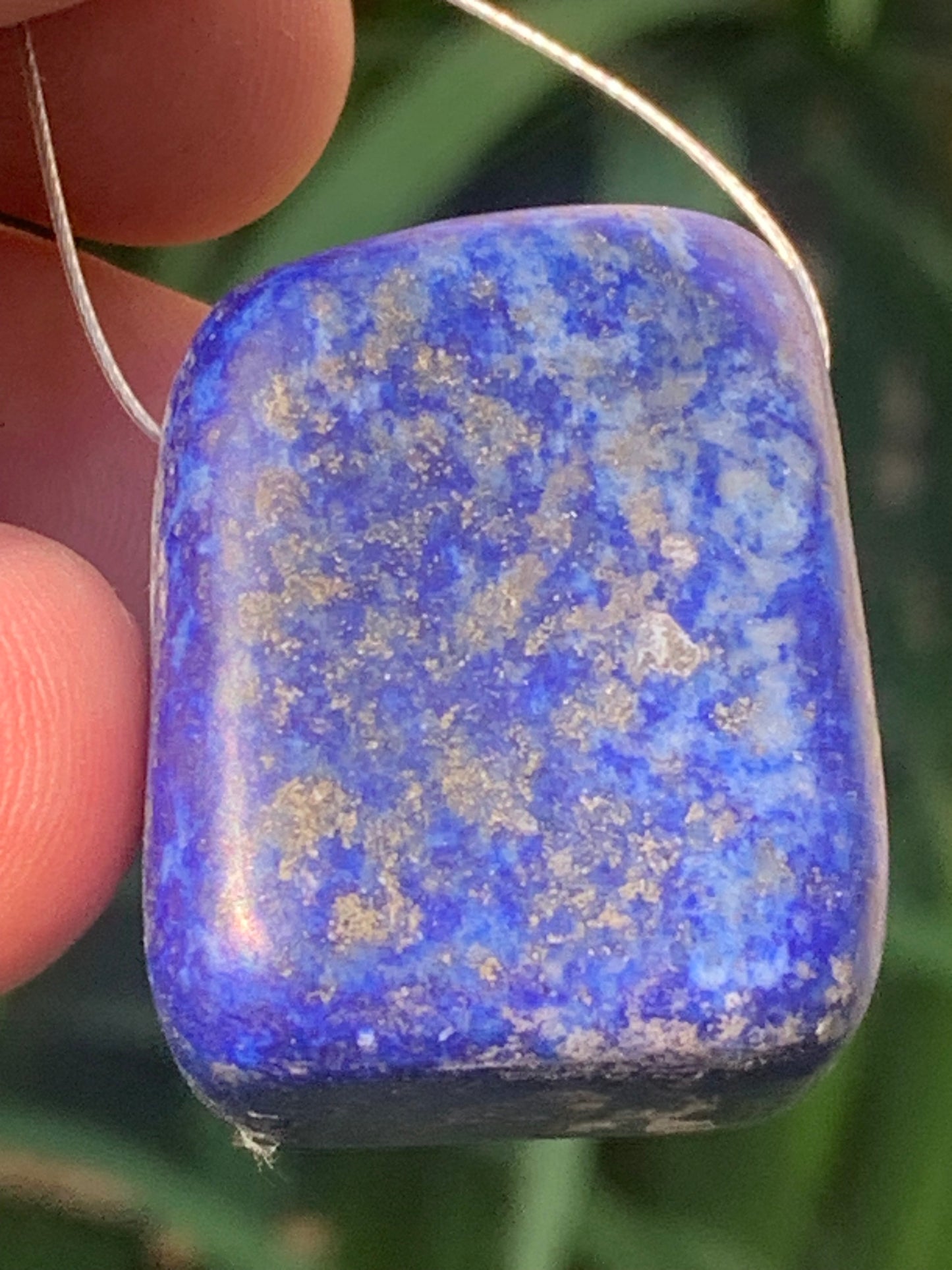 Lapis lazuli, pierre de finition polie et percée en latéral, qualité AA à AAA, 32mm x 26 x 20, parfait pour faire une composition de collier ou en pendentif !