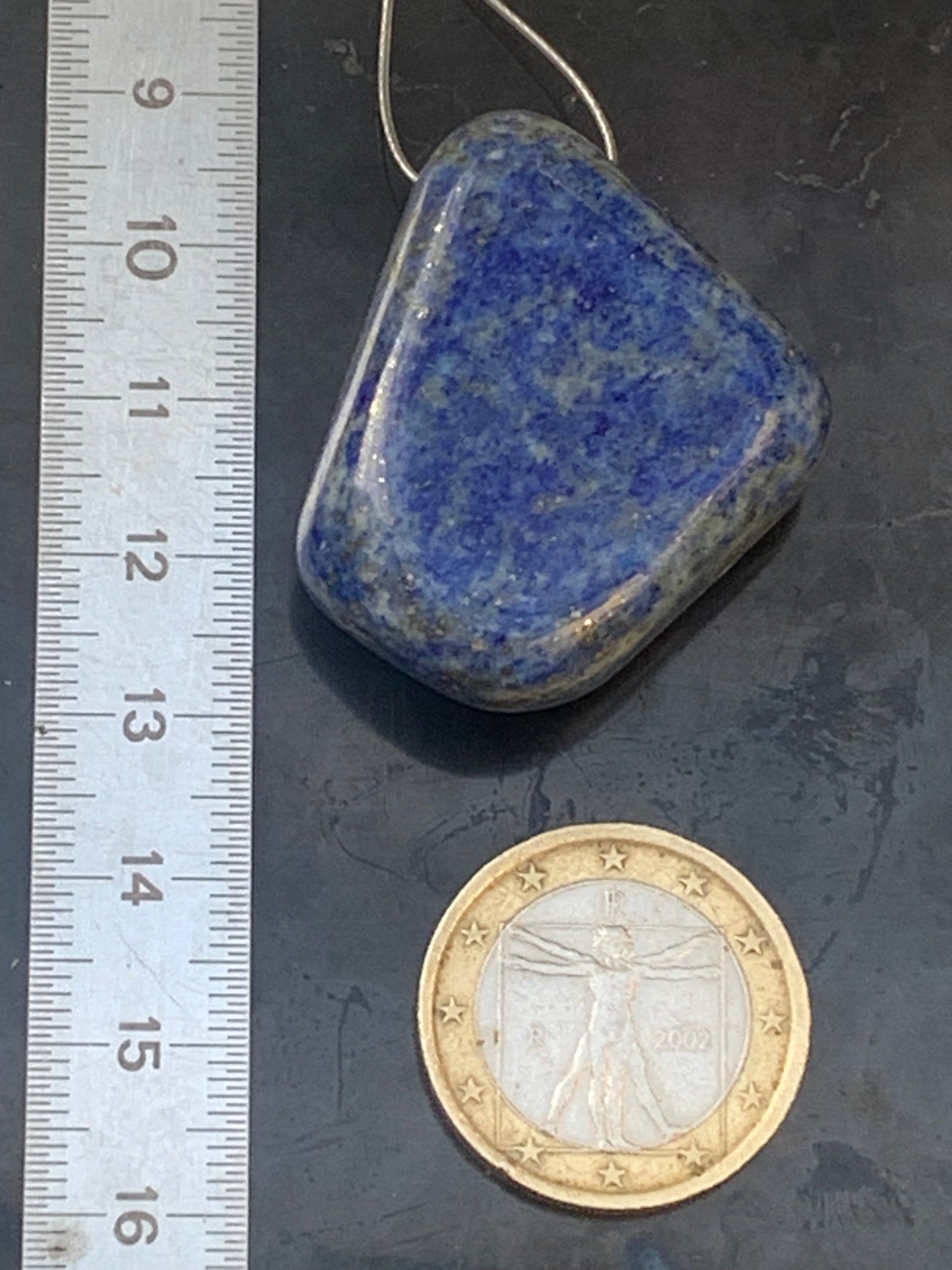 Lapis lazuli, pierre de finition polie et percée en latéral, qualité AA à AAA, 32mm x 30 x 13, parfait pour faire une composition de collier ou en pendentif !