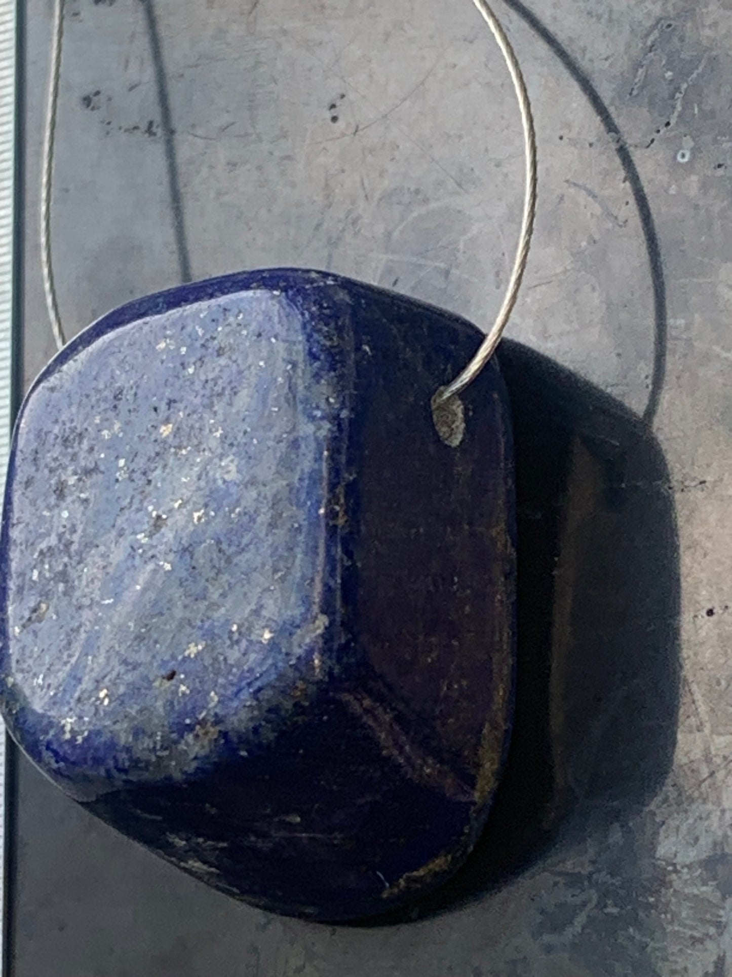 Lapis lazuli, pierre de finition polie et percée en latéral, qualité AA à AAA, 27mm x 20 x 17, parfait pour faire une composition de collier ou en pendentif !