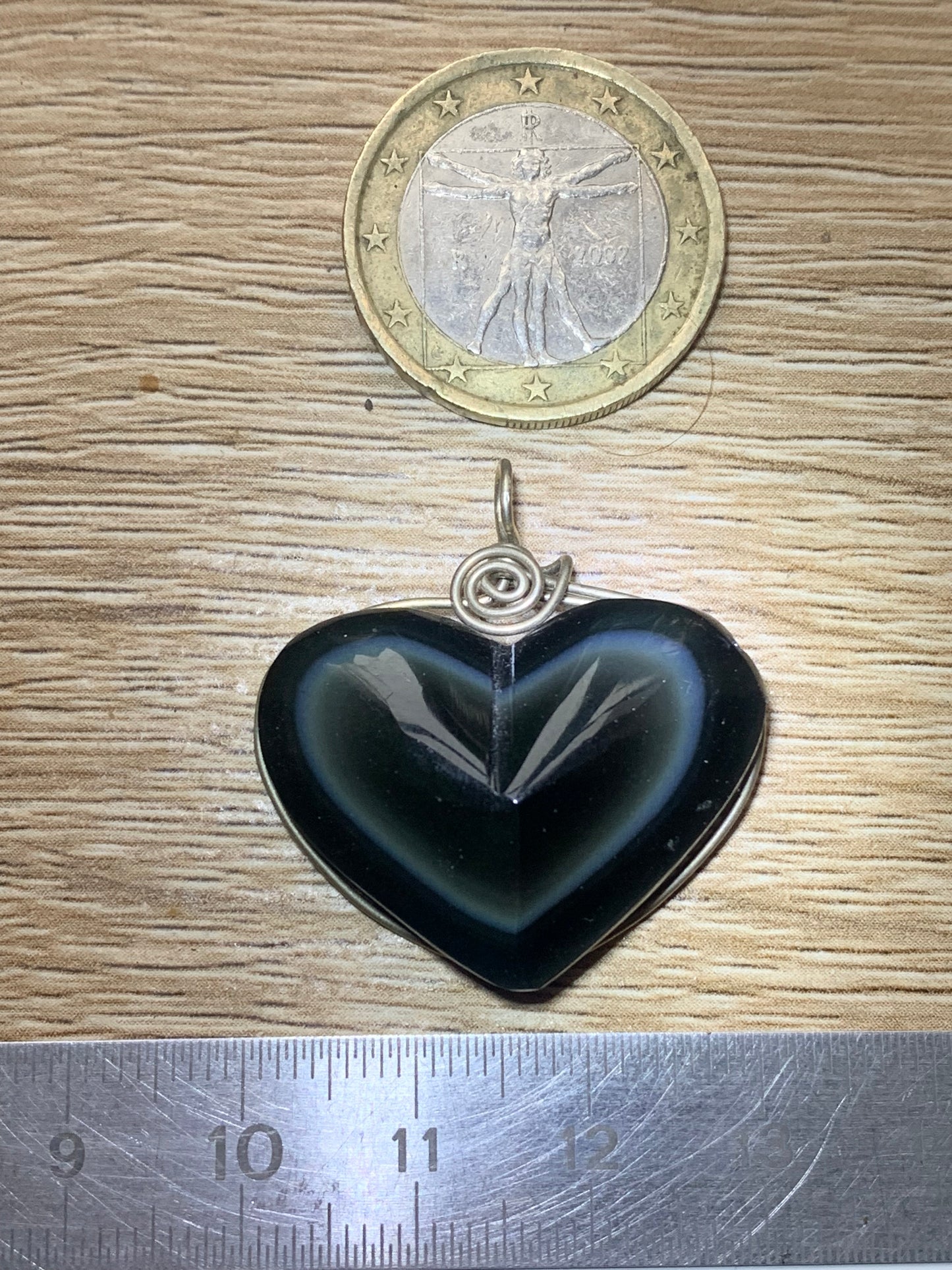 Obsidienne Oeil céleste, pendentif en Argent 925, de 31 millimètres de hauteur x 30 mm de largeur x 11 millimètres. Vendu avec cordon noir réglable offert !