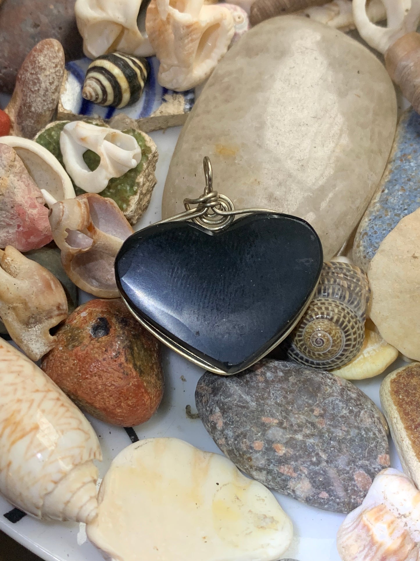 Obsidienne Oeil céleste, pendentif en Argent 925, de 31 millimètres de hauteur x 30 mm de largeur x 11 millimètres. Vendu avec cordon noir réglable offert !