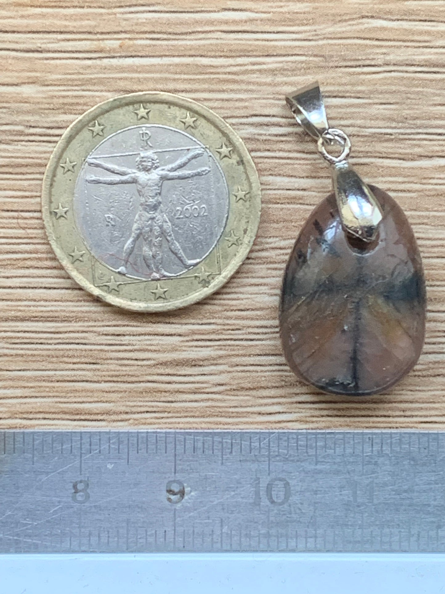 Chiastolite/Andalusite, pendant measuring 33 millimeters x 18x7. Sold with or without a black cord and adjustable to 60 cm!