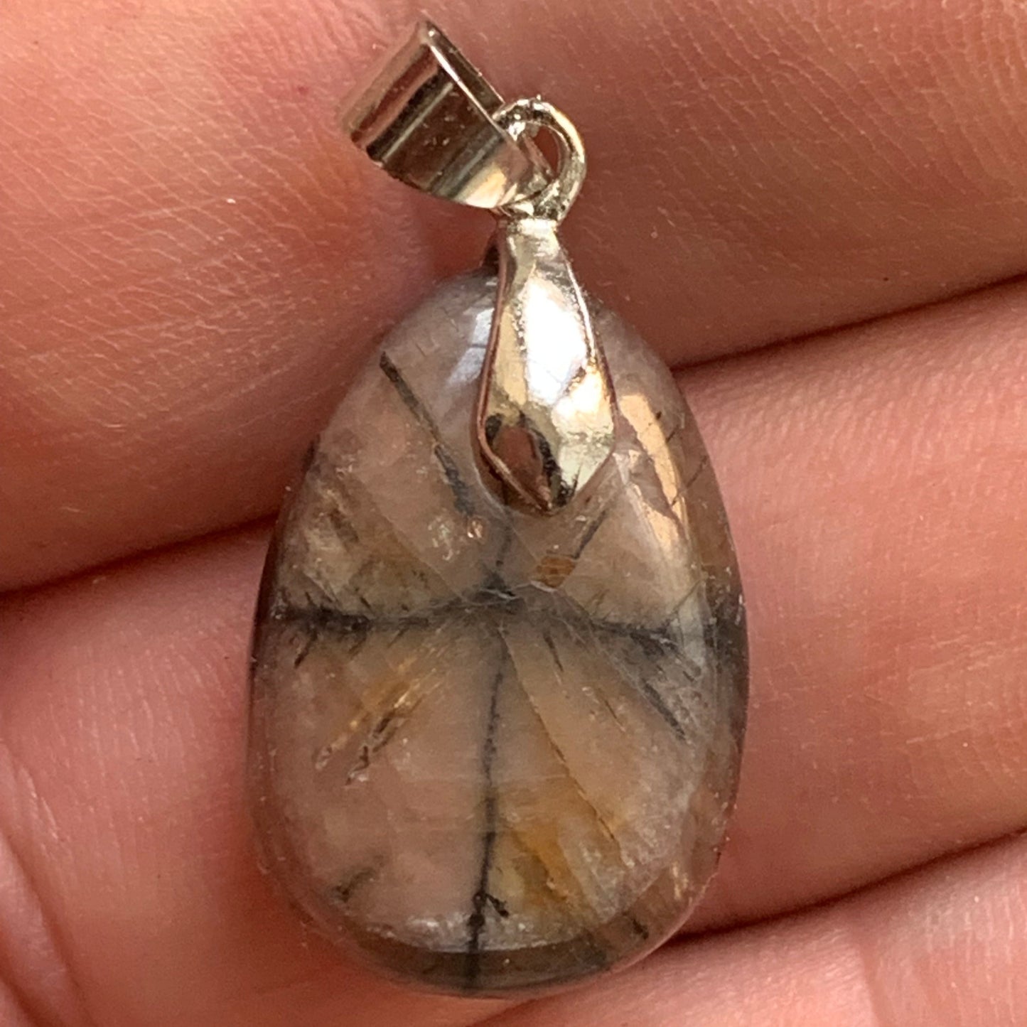 Chiastolite/Andalusite, pendant measuring 33 millimeters x 18x7. Sold with or without a black cord and adjustable to 60 cm!