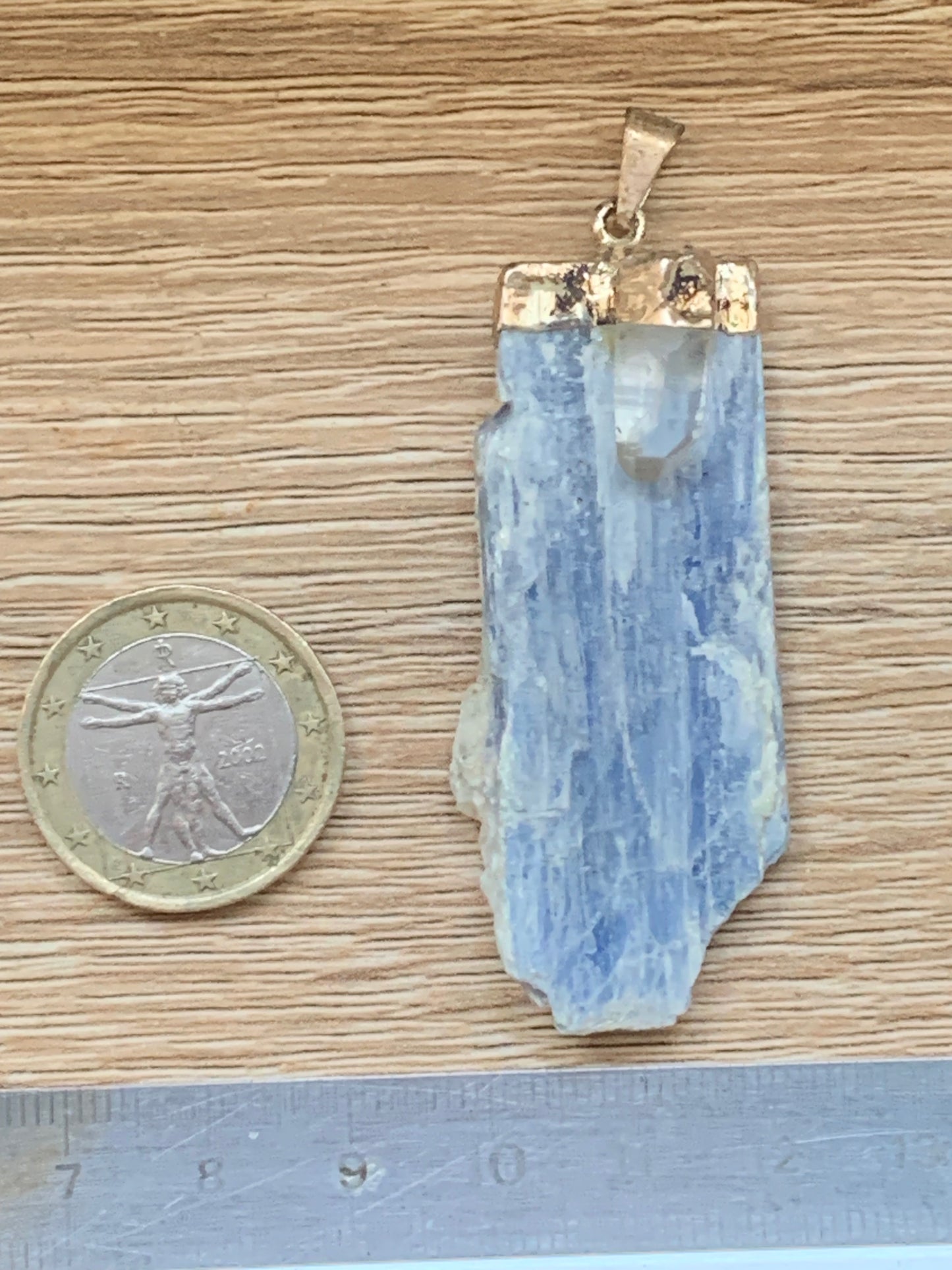 Kyanite disthene + rock crystal (quartz), pendant measuring 65 millimeters x 22 x 14. Sold with or without a black cord and adjustable by 60 cm!