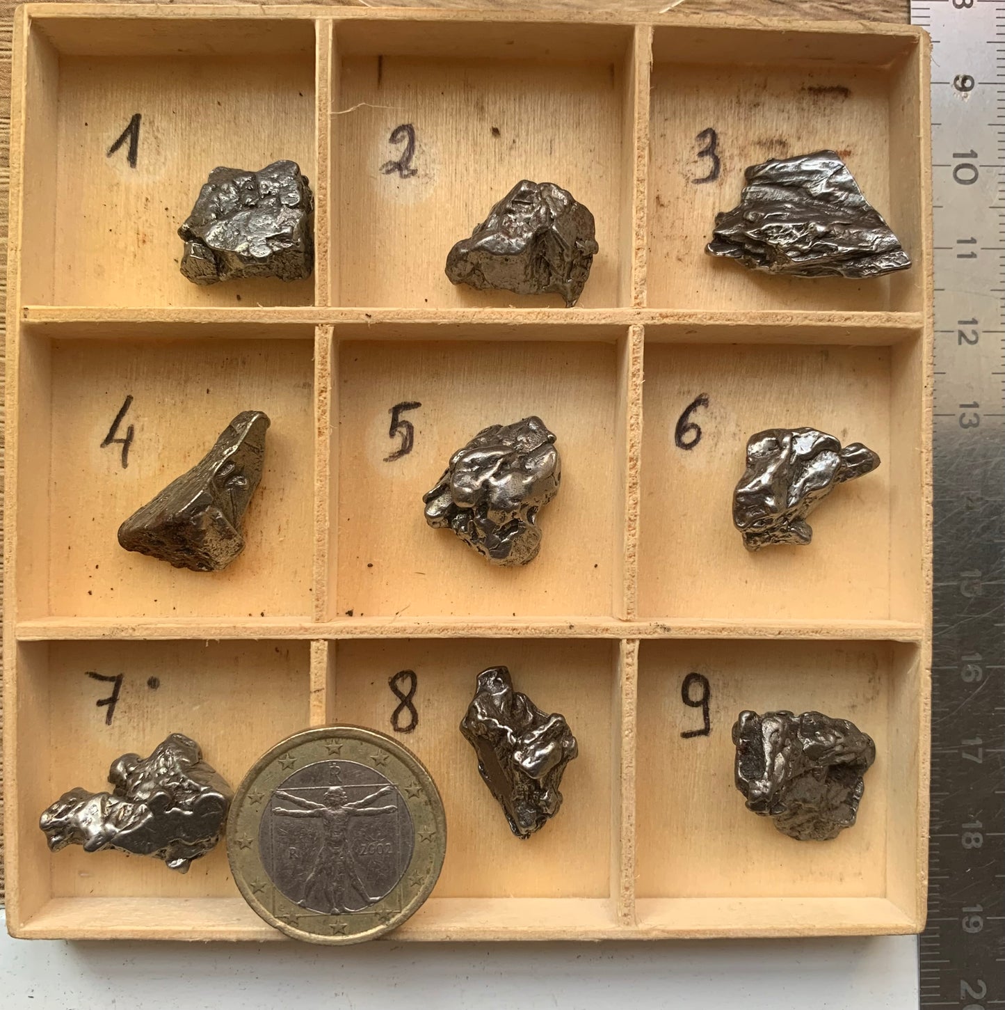 Selection of meteorites from Campo Del Cielo (Argentina). A selection of pieces weighing approximately 4 to 7 grams. Very high quality, a complete and compact piece. A true gem from space!