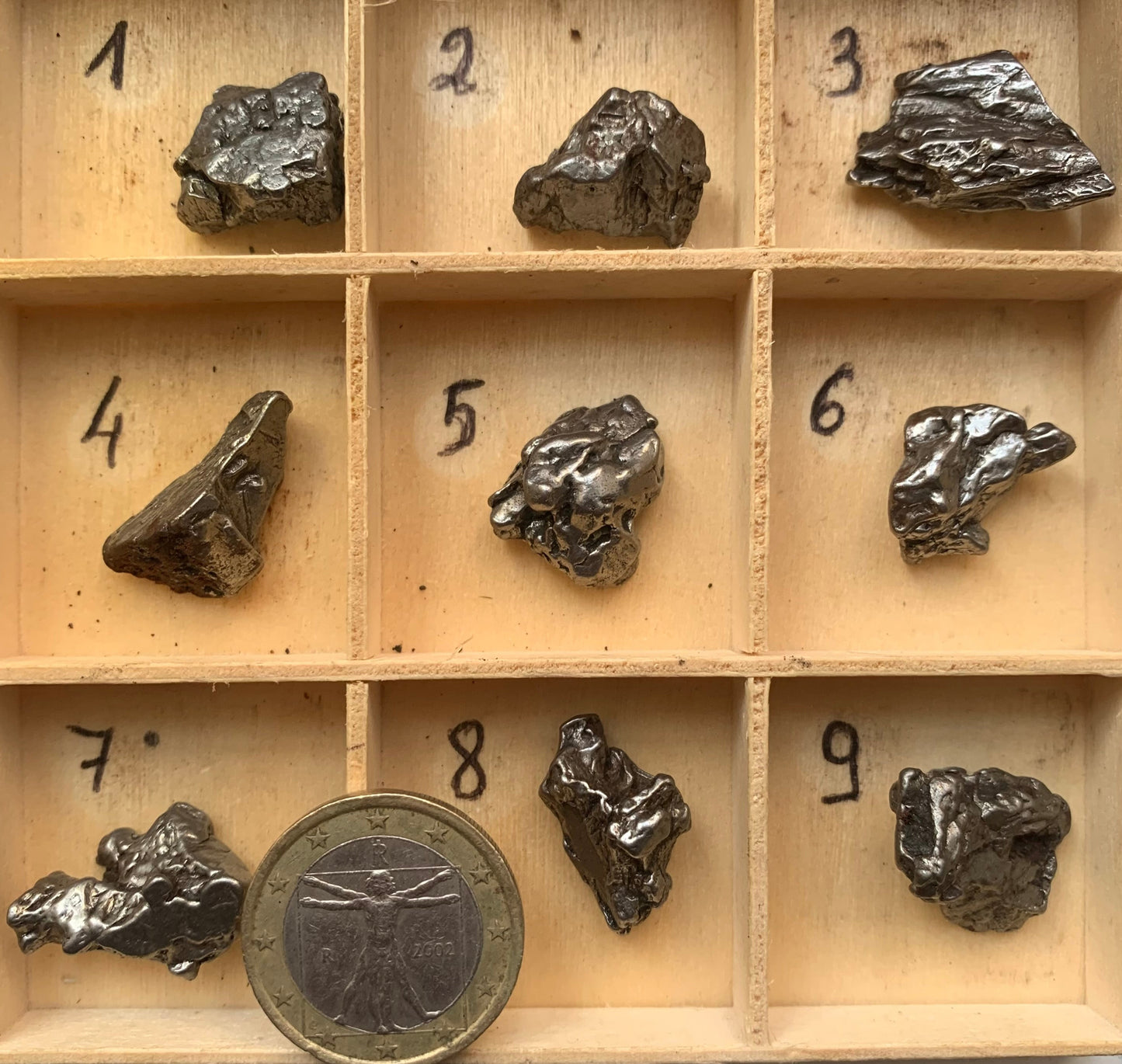 Selection of meteorites from Campo Del Cielo (Argentina). A selection of pieces weighing approximately 4 to 7 grams. Very high quality, a complete and compact piece. A true gem from space!