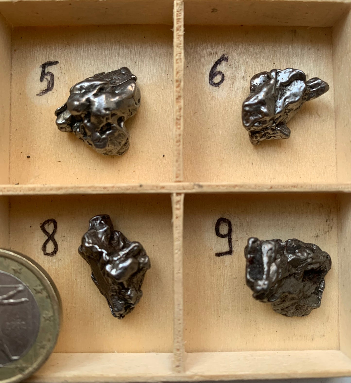 Selection of meteorites from Campo Del Cielo (Argentina). A selection of pieces weighing approximately 4 to 7 grams. Very high quality, a complete and compact piece. A true gem from space!
