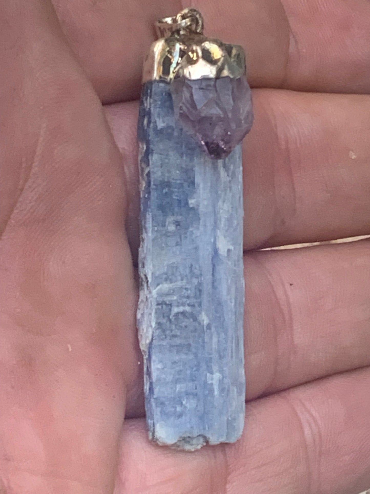 Kyanite disthene + Amethyst, pendant of 65 millimeters x15x14. Sold with or without black cord and adjustable by 60 cm!