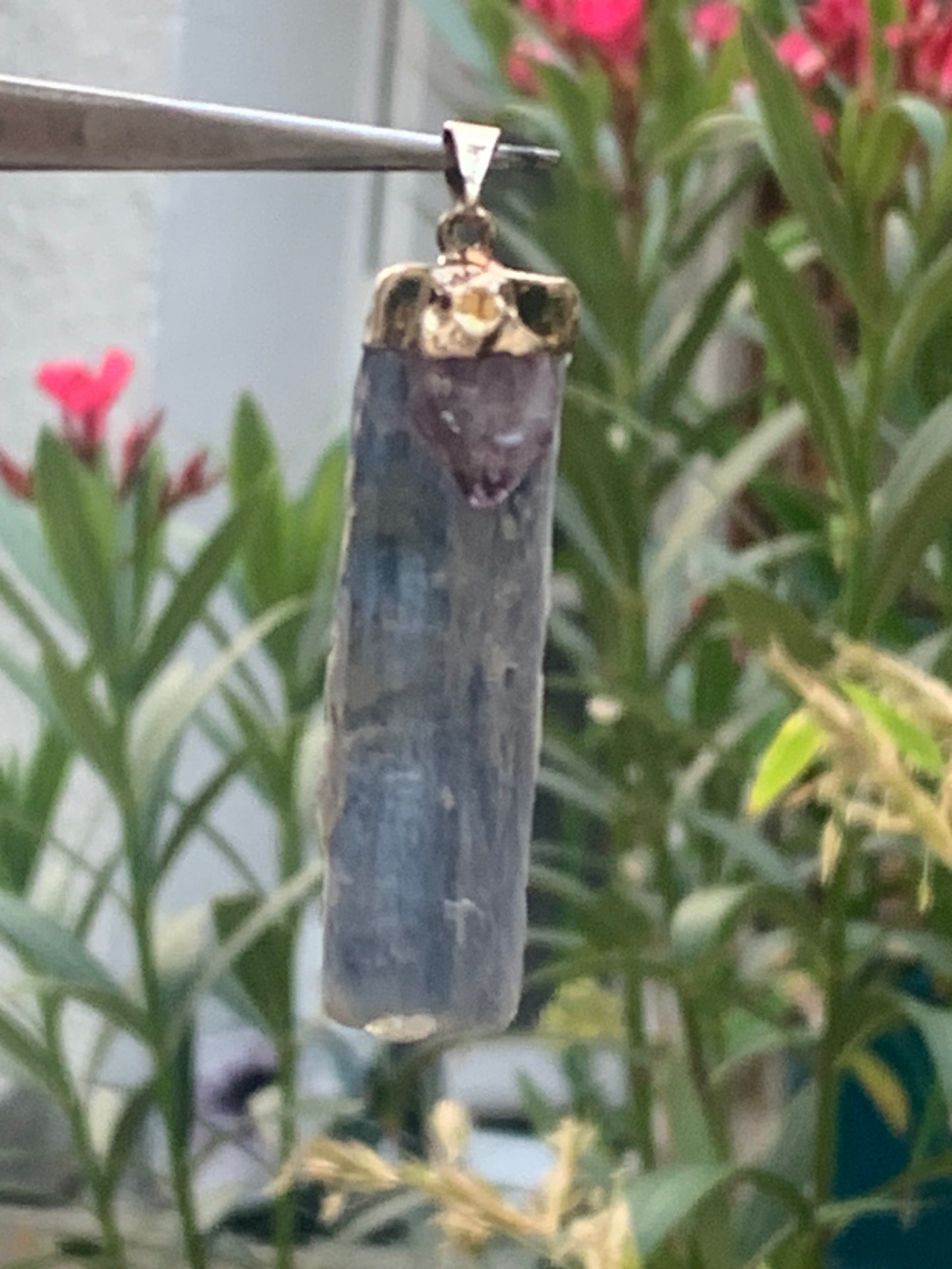 Kyanite disthene + Amethyst, pendant of 65 millimeters x15x14. Sold with or without black cord and adjustable by 60 cm!