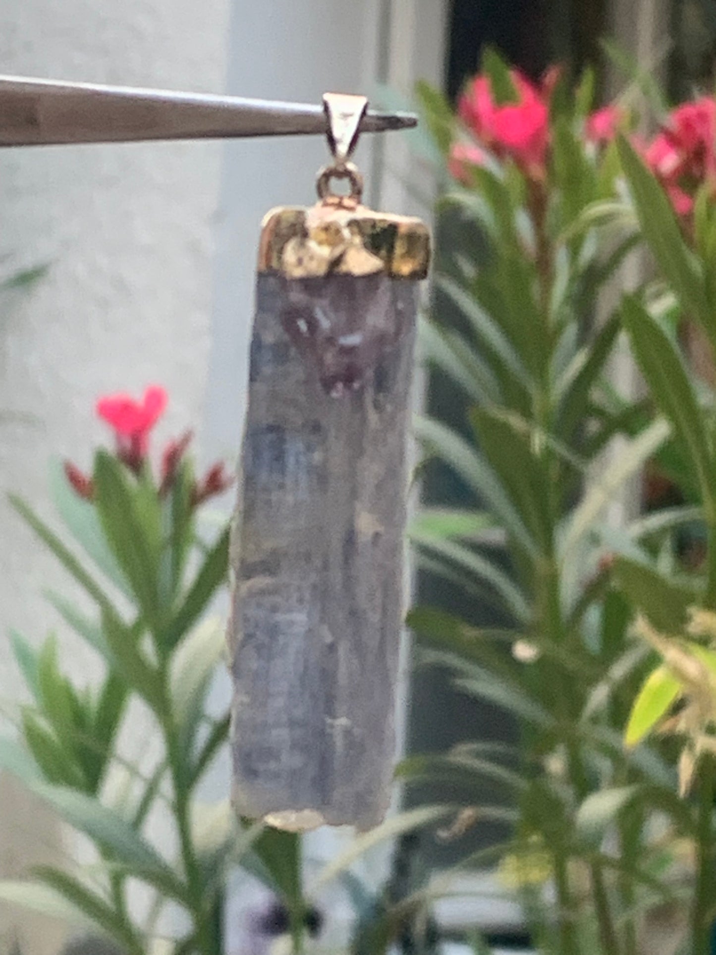 Kyanite disthene + Amethyst, pendant of 65 millimeters x15x14. Sold with or without black cord and adjustable by 60 cm!