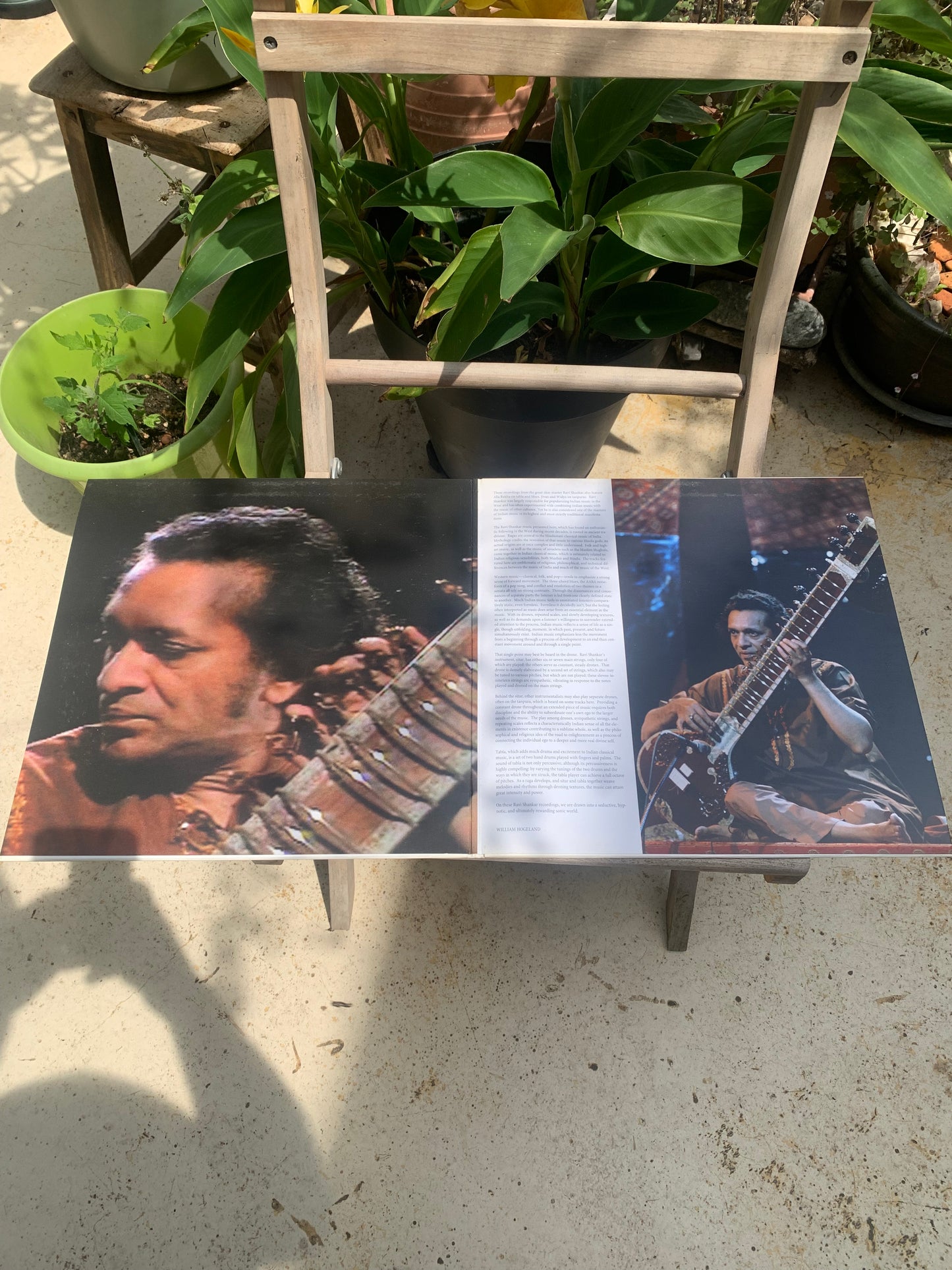 Format 'disque vynile' ou clé Usb. Artiste : Ravi Shankar – Ragas- Label : Vinyl Passion. Double album, 'Chant religieux Hindouiste/ Ragas' !