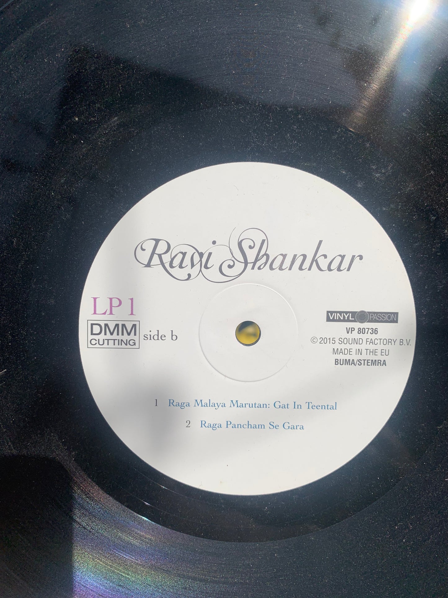 Format 'disque vynile' ou clé Usb. Artiste : Ravi Shankar – Ragas- Label : Vinyl Passion. Double album, 'Chant religieux Hindouiste/ Ragas' !