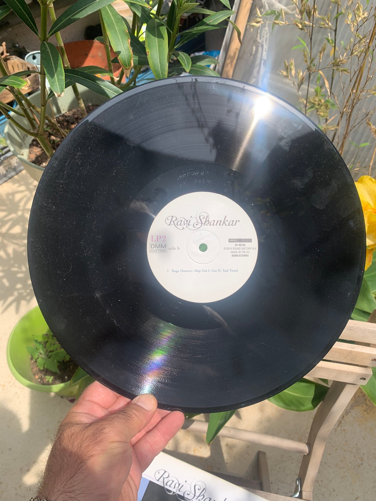 Format 'disque vynile' ou clé Usb. Artiste : Ravi Shankar – Ragas- Label : Vinyl Passion. Double album, 'Chant religieux Hindouiste/ Ragas' !