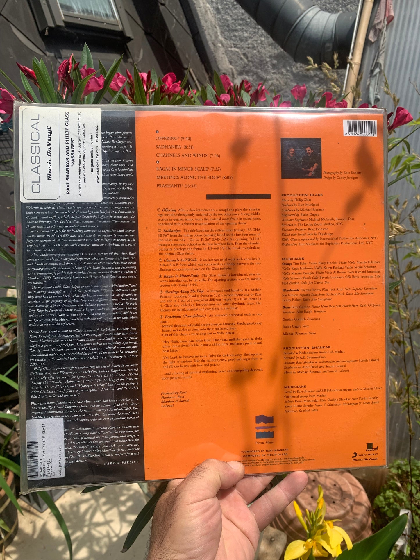 Format 'disque vynile' ou clé Usb. Artiste : Ravi Shankar avec Philip Glass – Passages. Label : Legacy !