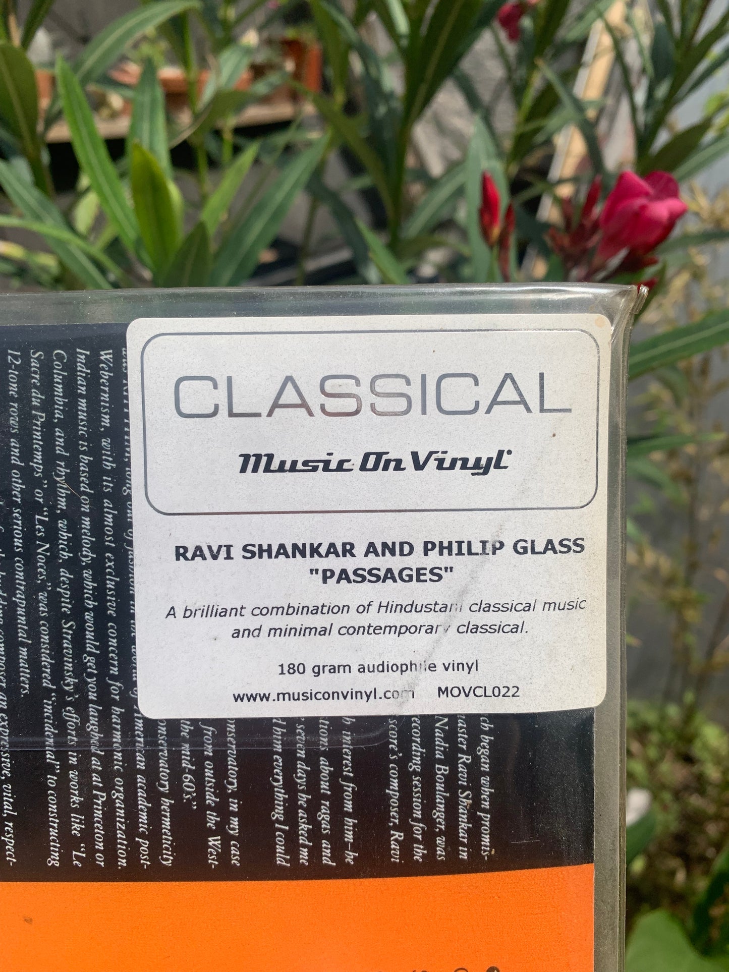 Format 'disque vynile' ou clé Usb. Artiste : Ravi Shankar avec Philip Glass – Passages. Label : Legacy !