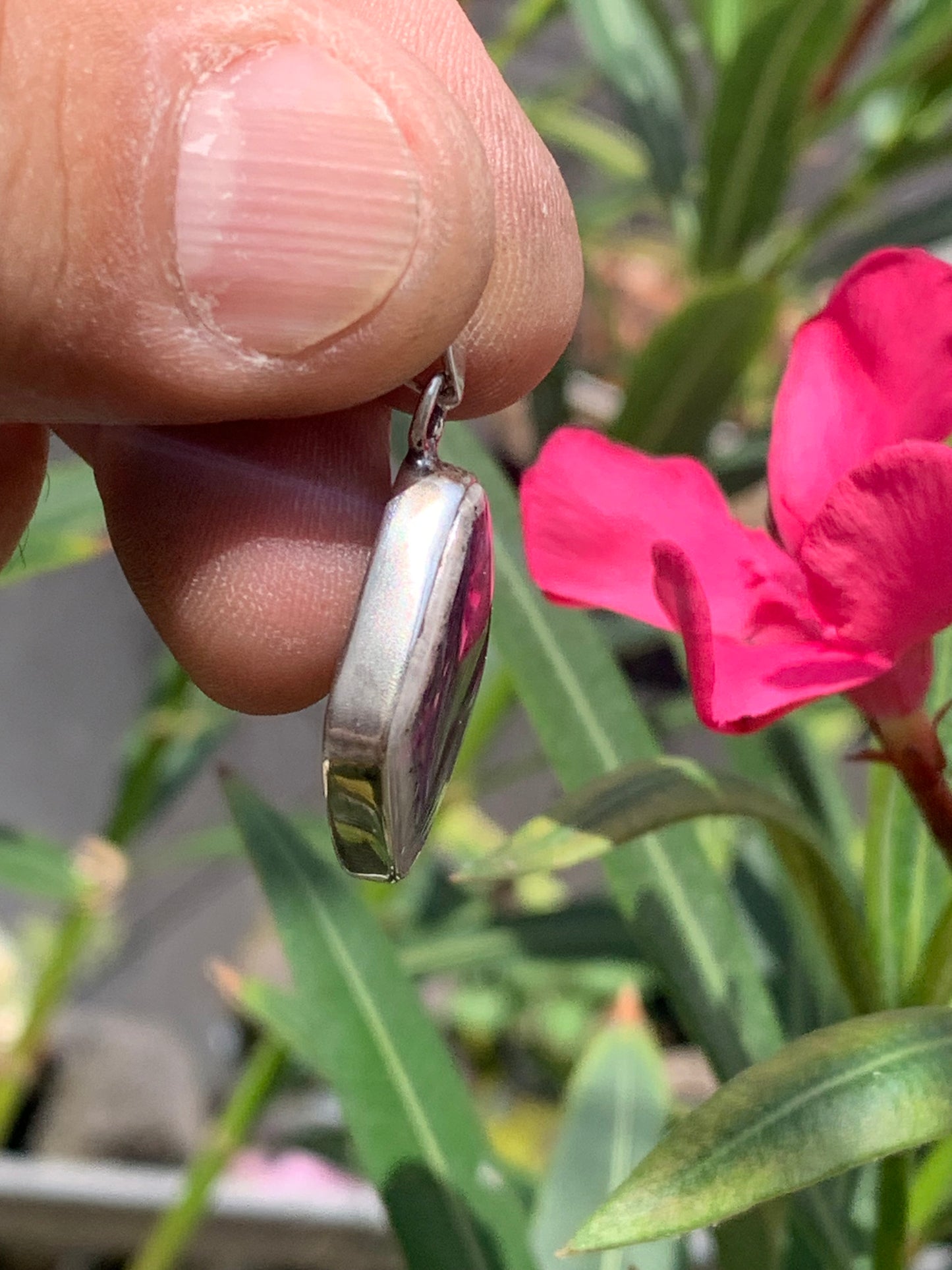 Améthyste 'super 7/ super seven', pendentif en Argent de 37mm de hauteur x 22 de largeur x 6 d'épaisseur. Vendu avec cordon réglable de couleur noire offert !