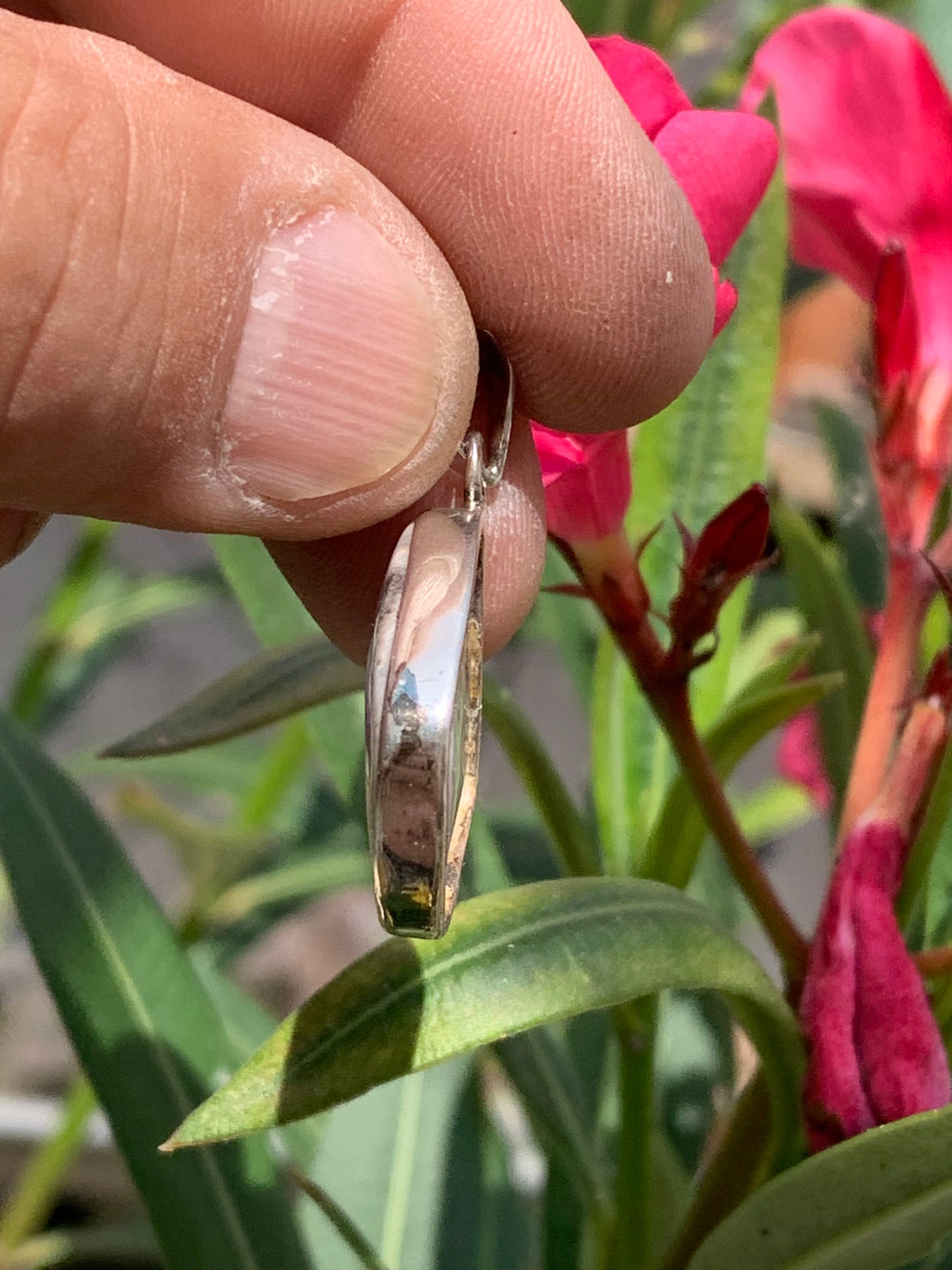 Améthyste 'super 7/ super seven', pendentif en Argent de 37mm de hauteur x 22 de largeur x 6 d'épaisseur. Vendu avec cordon réglable de couleur noire offert !