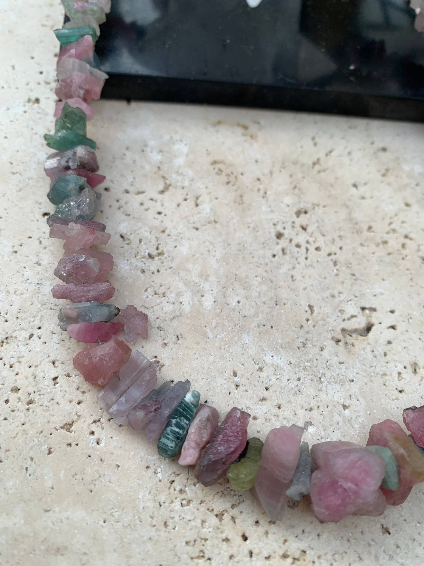 Bijoux d'exception, superbe collier en perle naturelle de tourmaline multicolore, 45cm de longueur. Fait sur Argent par G&Z !