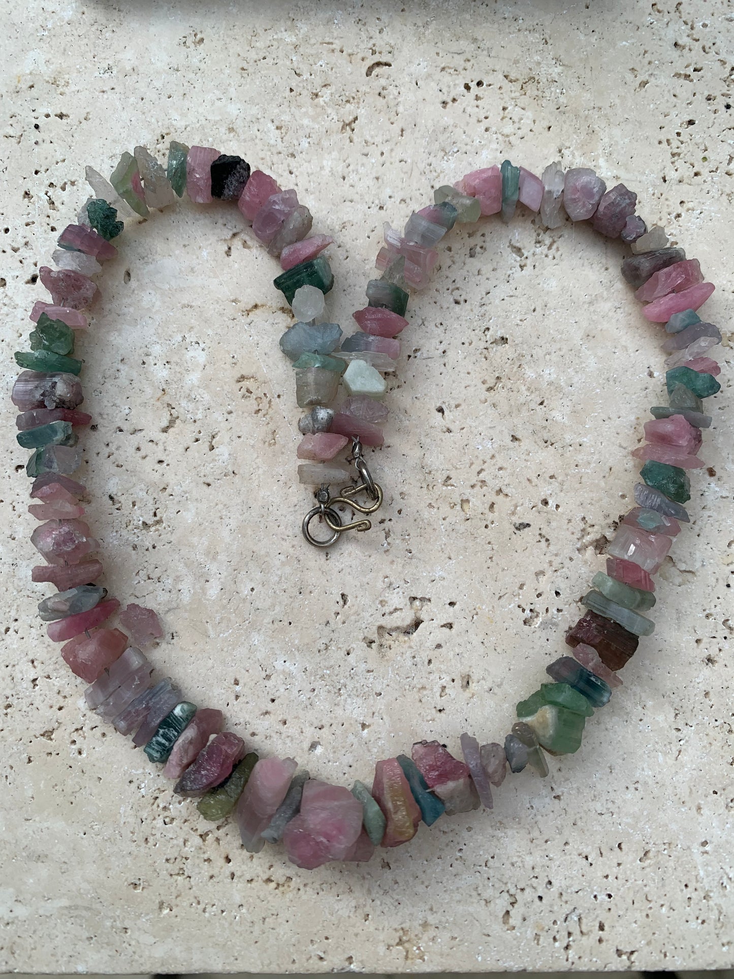 Bijoux d'exception, superbe collier en perle naturelle de tourmaline multicolore, 45cm de longueur. Fait sur Argent par G&Z !