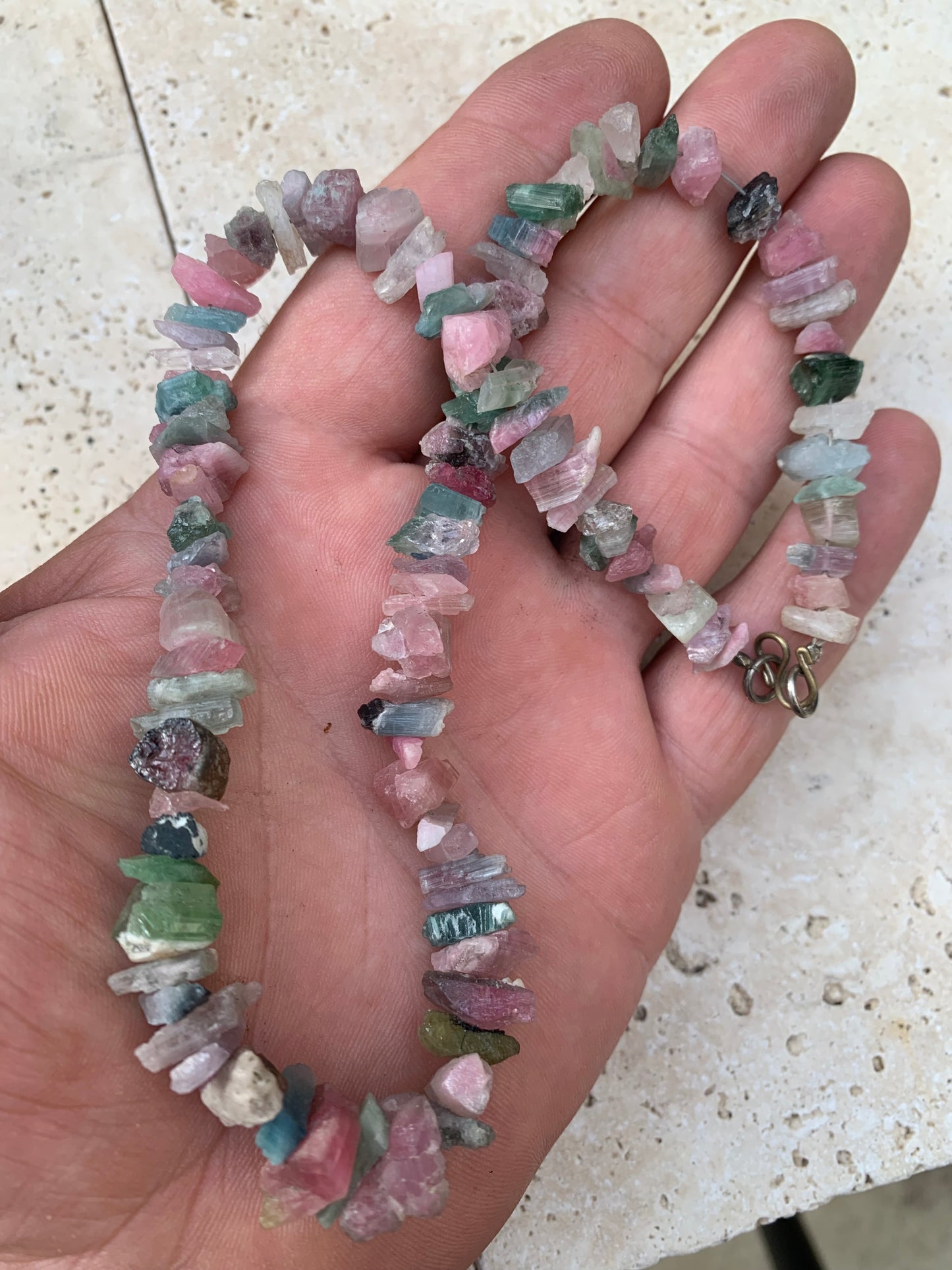 Bijoux d'exception, superbe collier en perle naturelle de tourmaline multicolore, 45cm de longueur. Fait sur Argent par G&Z !