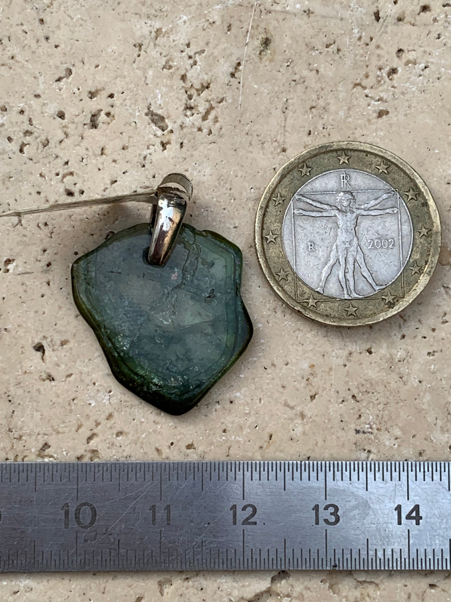 Tourmaline verte/ Verdélite avec Indigolite ! Pièce unique en Argent de 28mm de hauteur x 20 de largeur x 2 d'épaisseur. Vendu avec cordon réglable de couleur noire.
