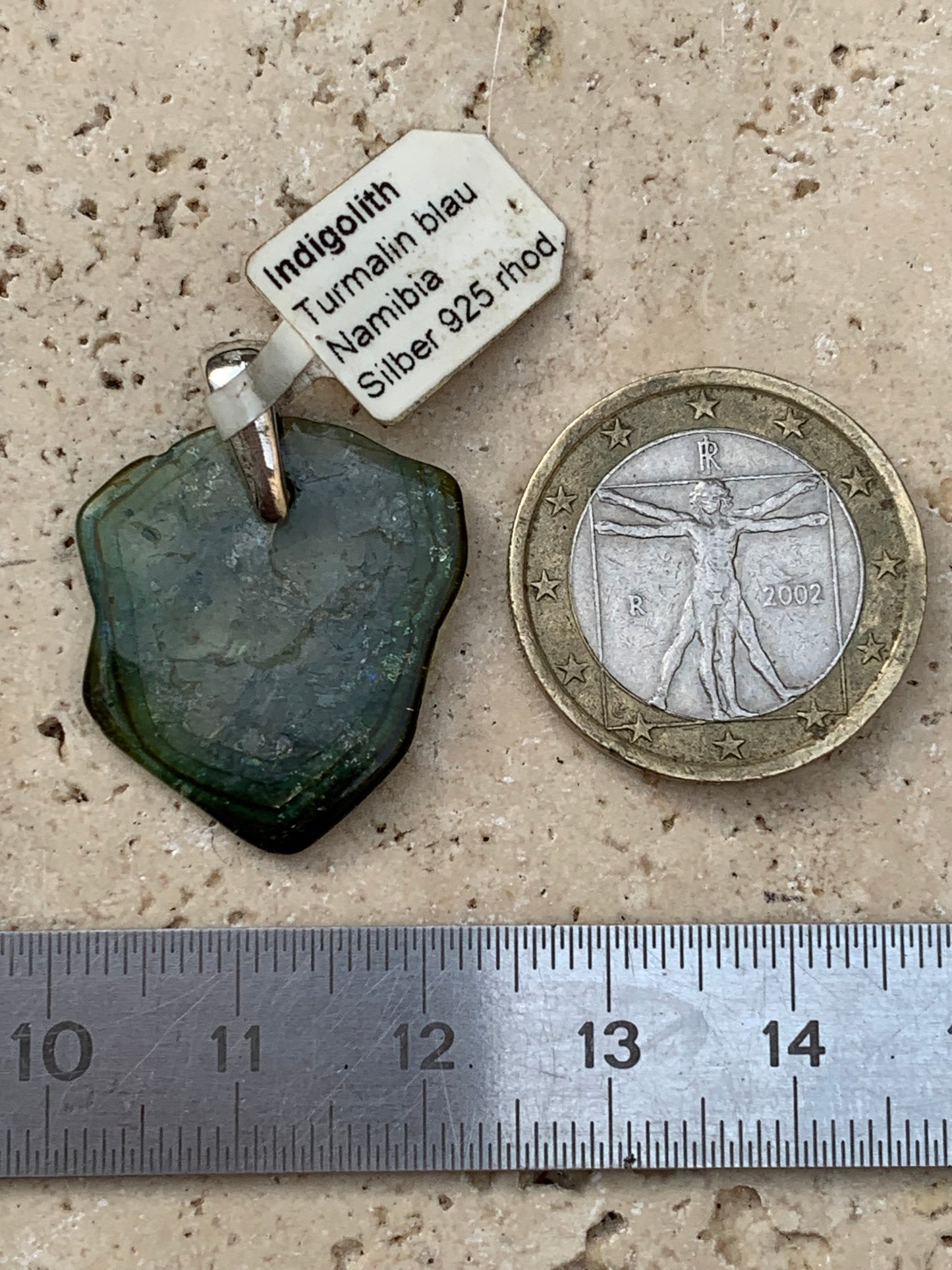 Tourmaline verte/ Verdélite avec Indigolite ! Pièce unique en Argent de 28mm de hauteur x 20 de largeur x 2 d'épaisseur. Vendu avec cordon réglable de couleur noire.
