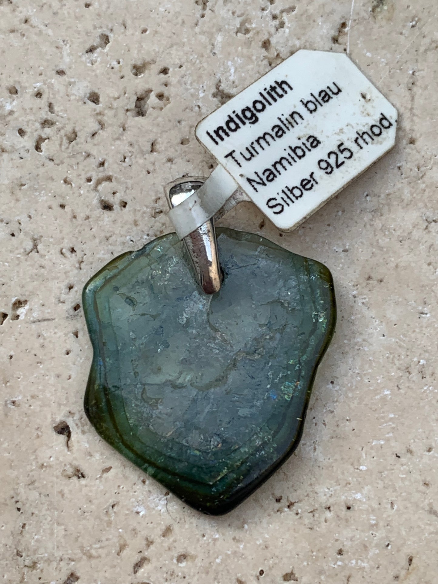 Tourmaline verte/ Verdélite avec Indigolite ! Pièce unique en Argent de 28mm de hauteur x 20 de largeur x 2 d'épaisseur. Vendu avec cordon réglable de couleur noire.