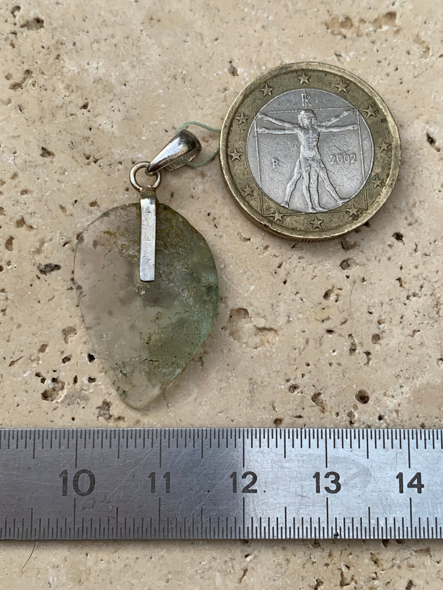 Tourmaline verte/ Verdélite avec Indigolite ! Pièce unique en Argent de 35mm de hauteur x 18 de largeur x 3. Vendu avec cordon réglable de couleur noire. Fait par Gen & Zen !