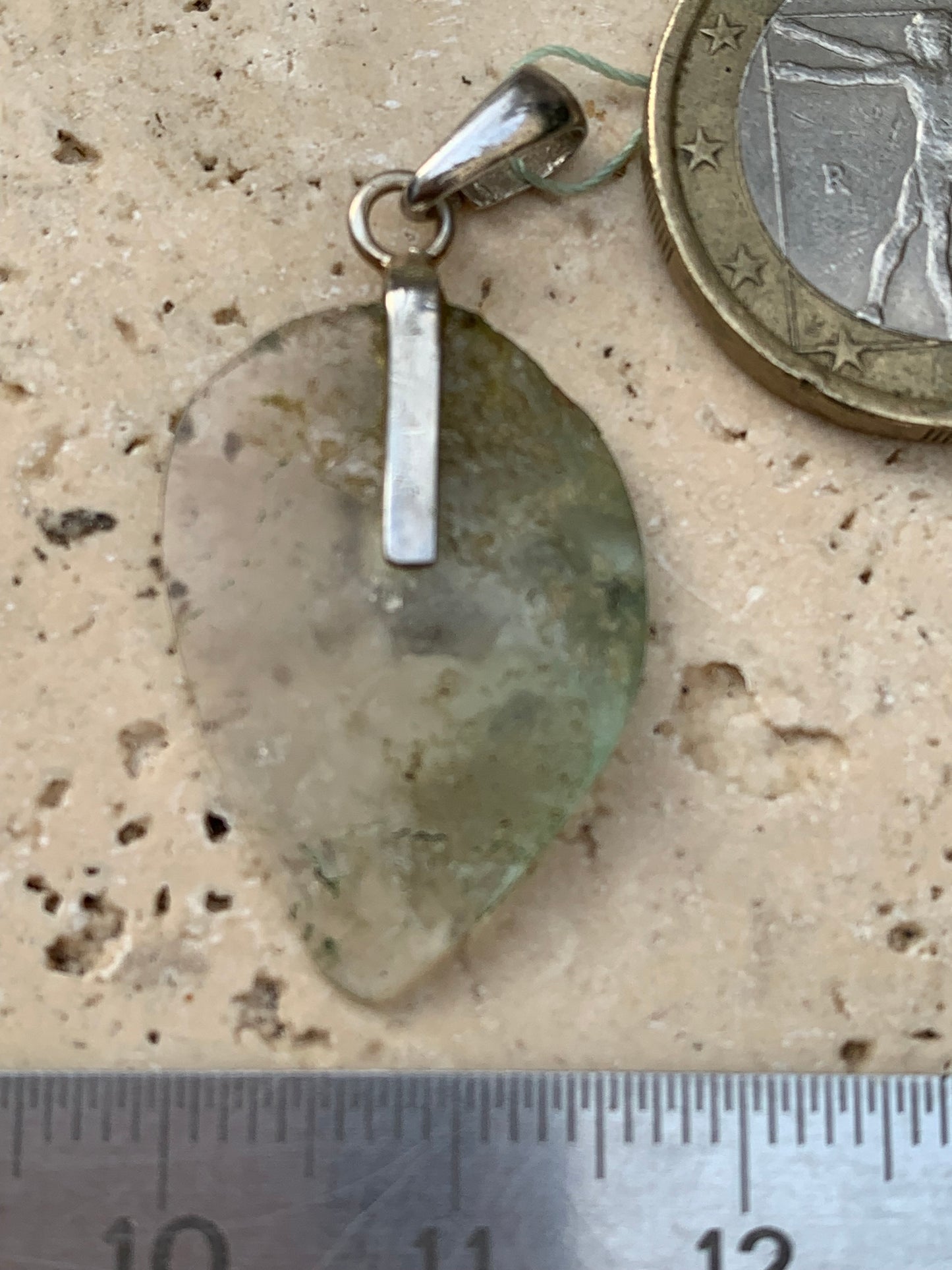 Tourmaline verte/ Verdélite avec Indigolite ! Pièce unique en Argent de 35mm de hauteur x 18 de largeur x 3. Vendu avec cordon réglable de couleur noire. Fait par Gen & Zen !