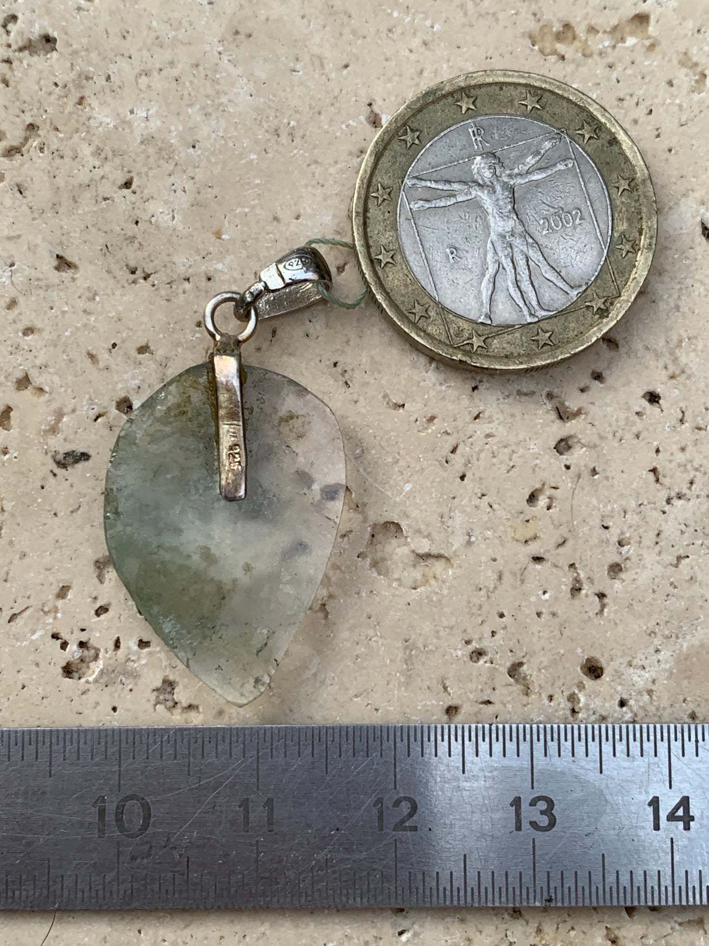 Tourmaline verte/ Verdélite avec Indigolite ! Pièce unique en Argent de 35mm de hauteur x 18 de largeur x 3. Vendu avec cordon réglable de couleur noire. Fait par Gen & Zen !