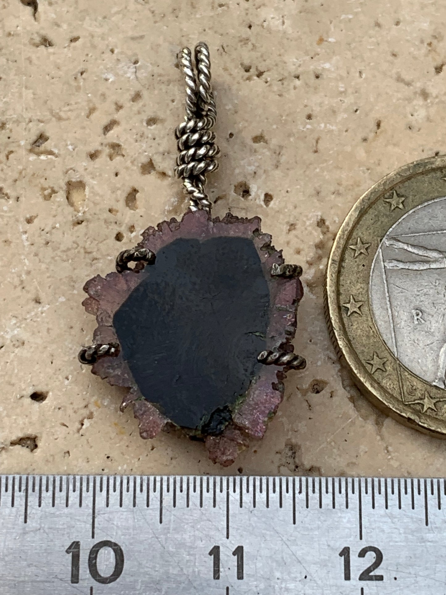 Tourmaline melon d'eau/ pastèque, pendentif en Argent fait par G & Z de 34 mm de hauteur x 18 de largeur x 6. Vendu avec cordon réglable de couleur noire !