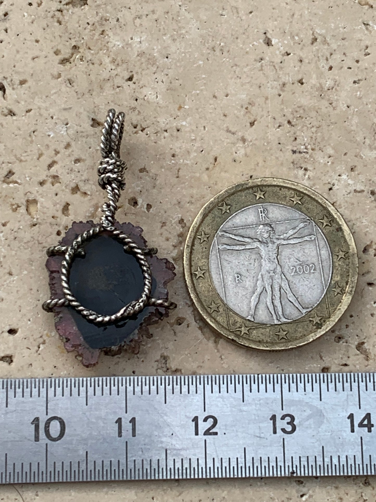 Tourmaline melon d'eau/ pastèque, pendentif en Argent fait par G & Z de 34 mm de hauteur x 18 de largeur x 6. Vendu avec cordon réglable de couleur noire !