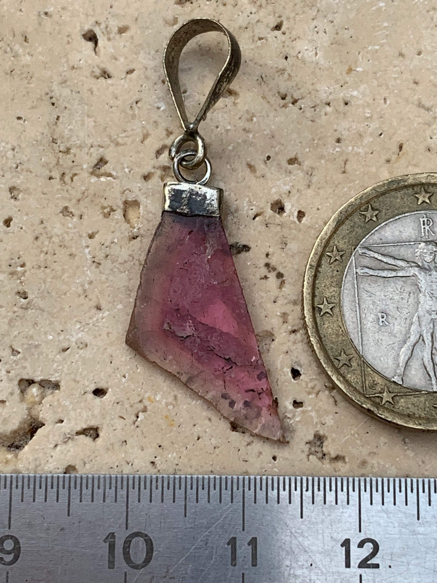 Tourmaline melon d'eau/ pastèque, pendentif en Argent de 38mm de hauteur x 13 de largeur x 2. Vendu avec cordon réglable de couleur noire !