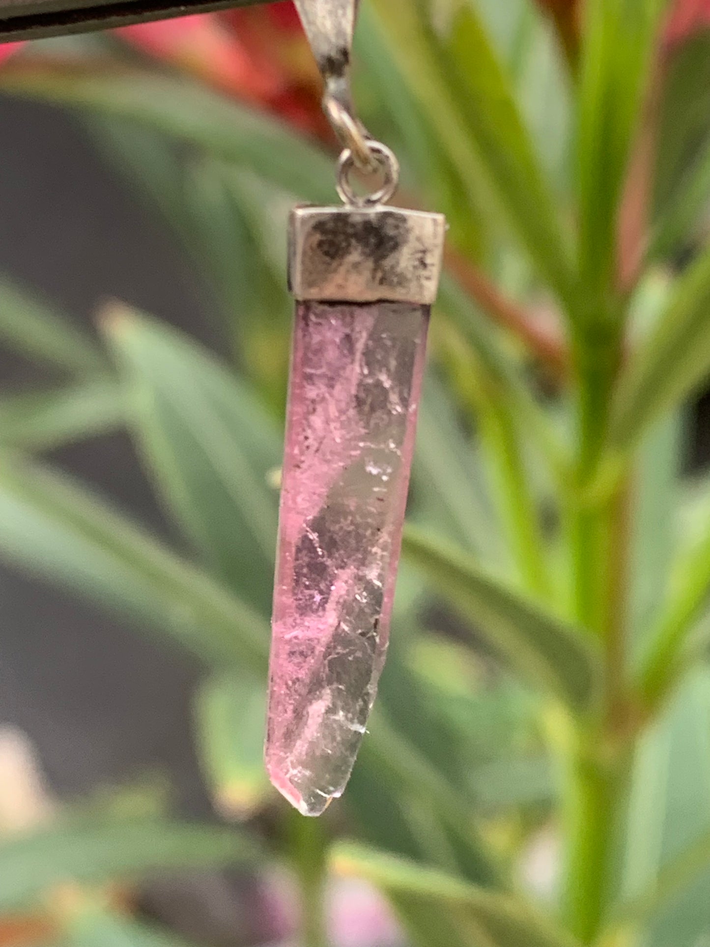 Tourmaline melon d'eau/ pastèque, pendentif en Argent de 40mm de hauteur x 6 de largeur x 2. Vendu avec cordon réglable de couleur noire !