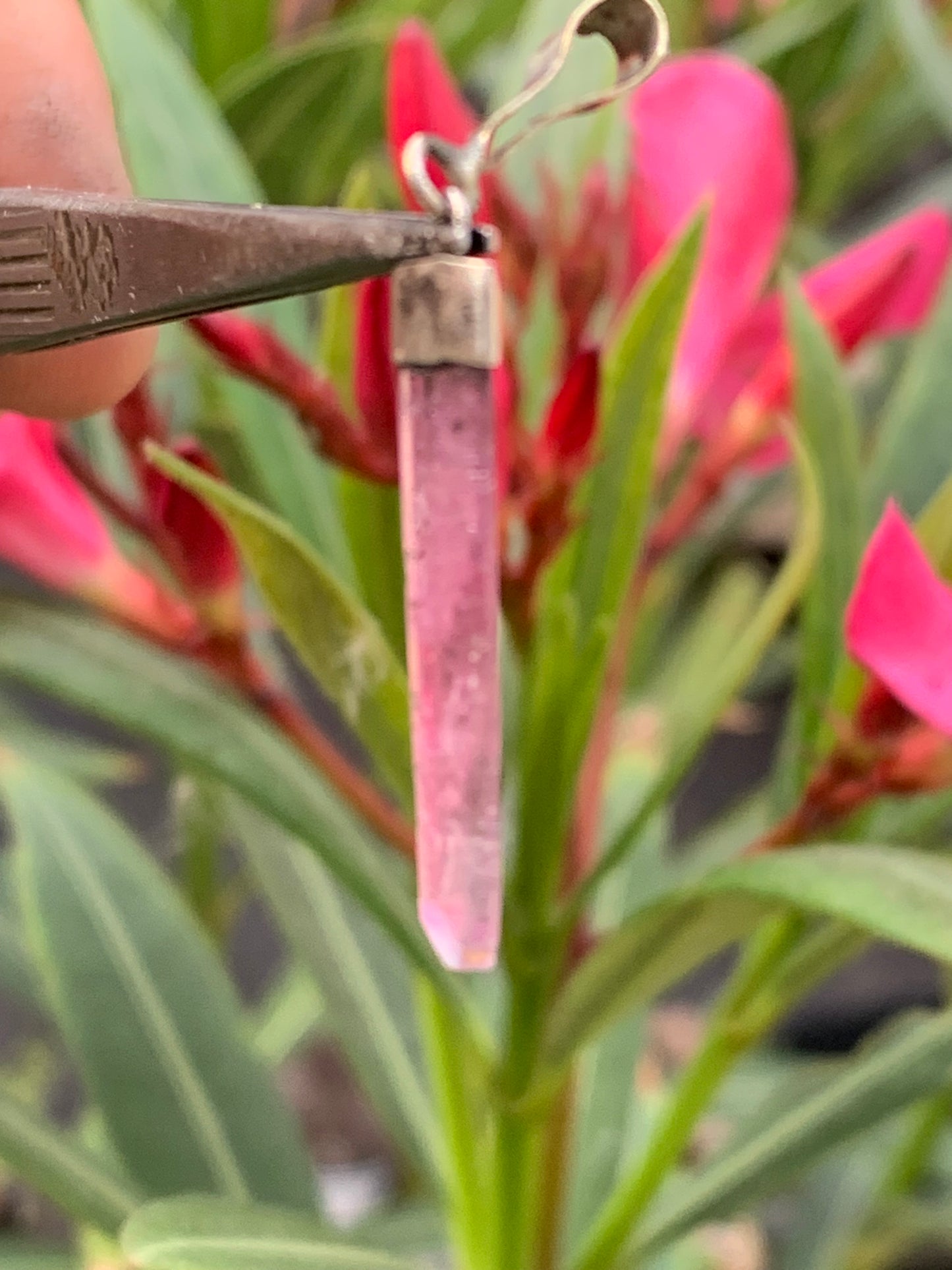 Tourmaline melon d'eau/ pastèque, pendentif en Argent de 40mm de hauteur x 6 de largeur x 2. Vendu avec cordon réglable de couleur noire !