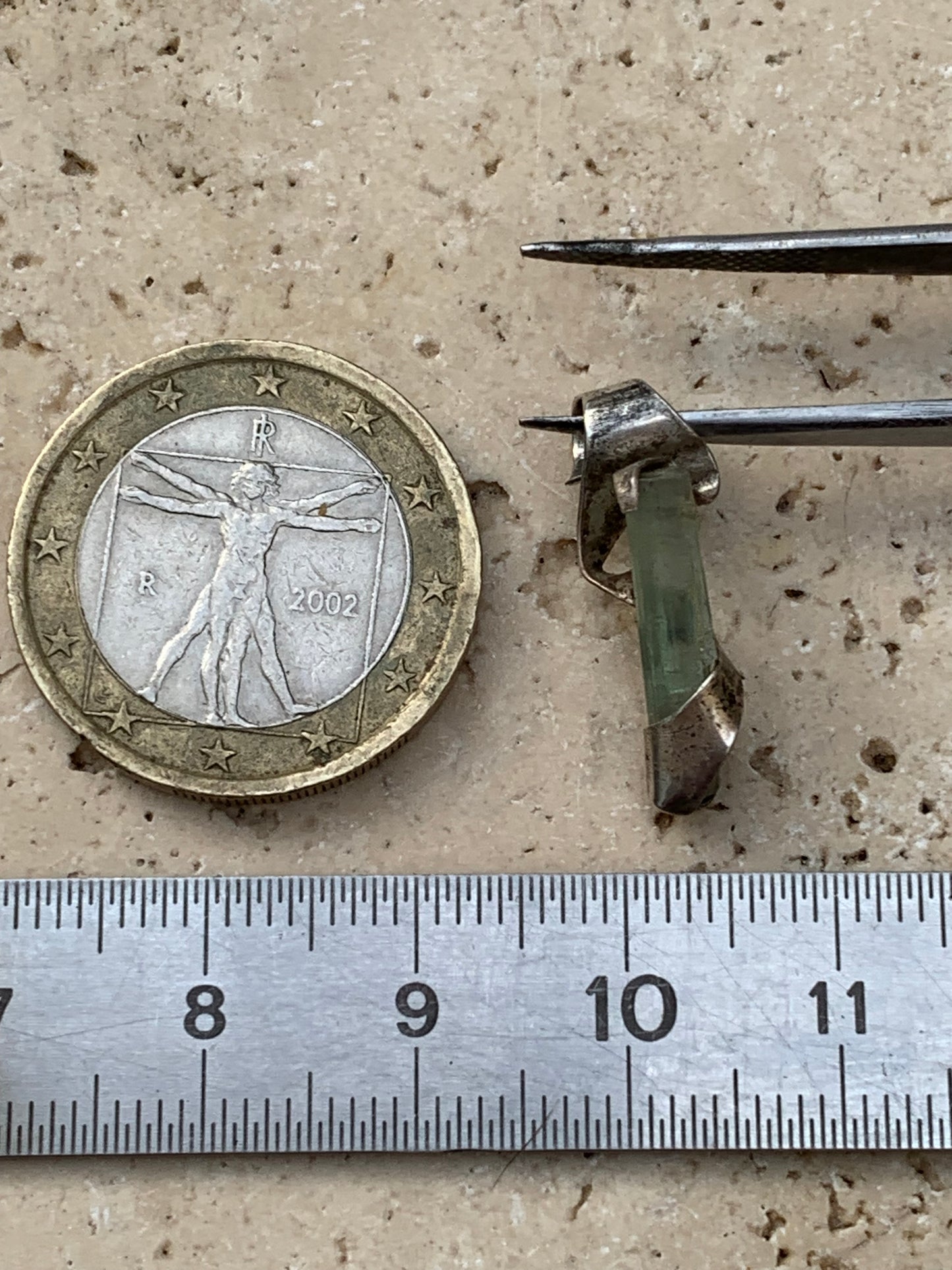 Tourmaline verte/ Verdélite ! Pièce en Argent fait par G&Z de 22 mm de hauteur x4 de largeur x4 d'épaisseur. Vendu avec cordon réglable de couleur noire !