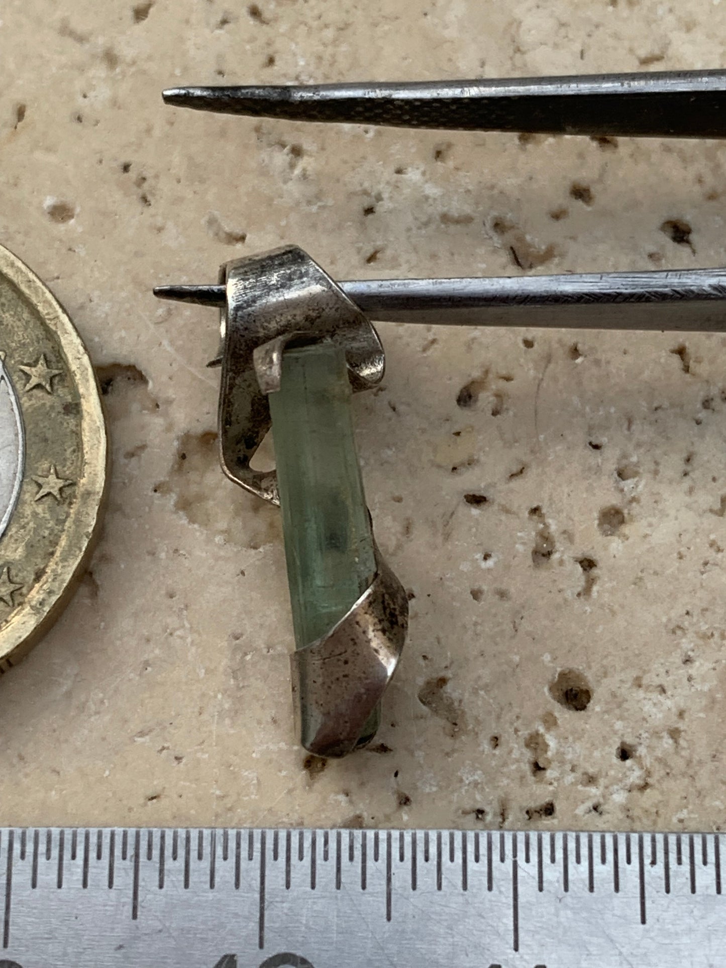 Tourmaline verte/ Verdélite ! Pièce en Argent fait par G&Z de 22 mm de hauteur x4 de largeur x4 d'épaisseur. Vendu avec cordon réglable de couleur noire !