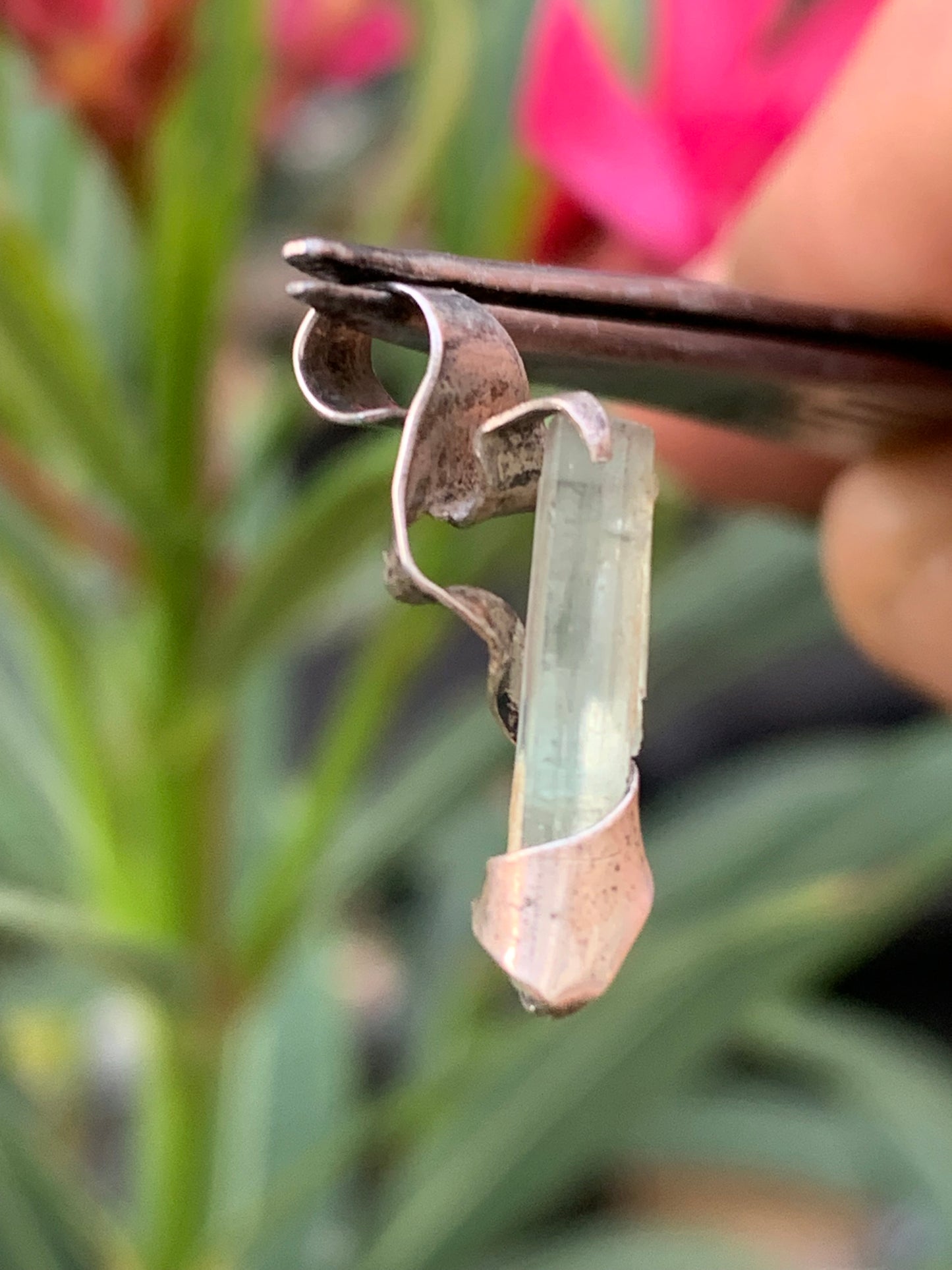 Tourmaline verte/ Verdélite ! Pièce en Argent fait par G&Z de 22 mm de hauteur x4 de largeur x4 d'épaisseur. Vendu avec cordon réglable de couleur noire !