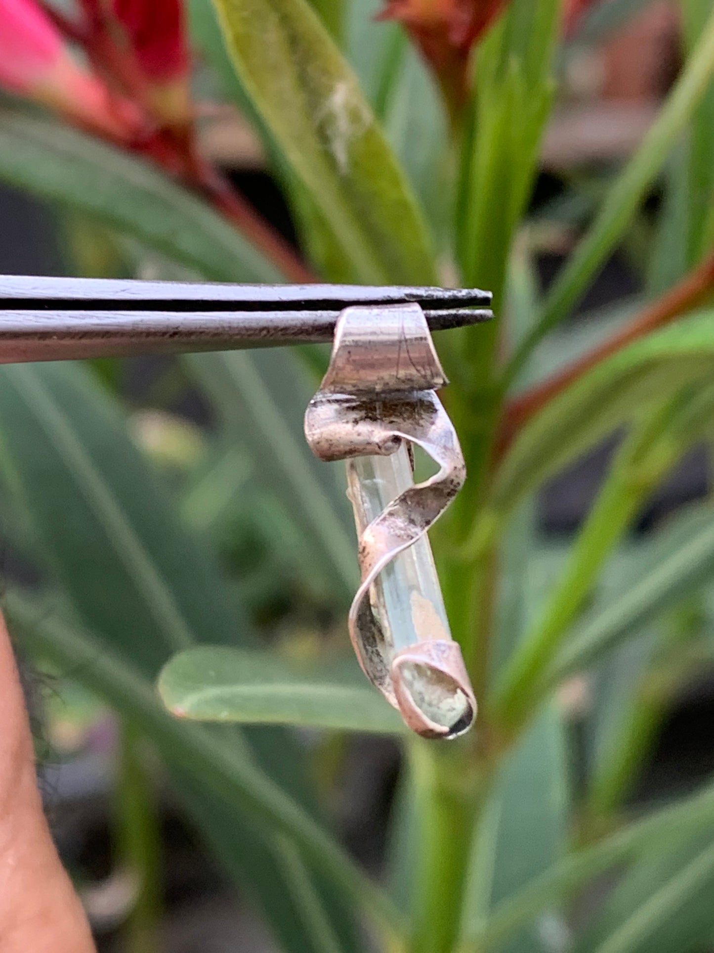 Tourmaline verte/ Verdélite ! Pièce en Argent fait par G&Z de 22 mm de hauteur x4 de largeur x4 d'épaisseur. Vendu avec cordon réglable de couleur noire !