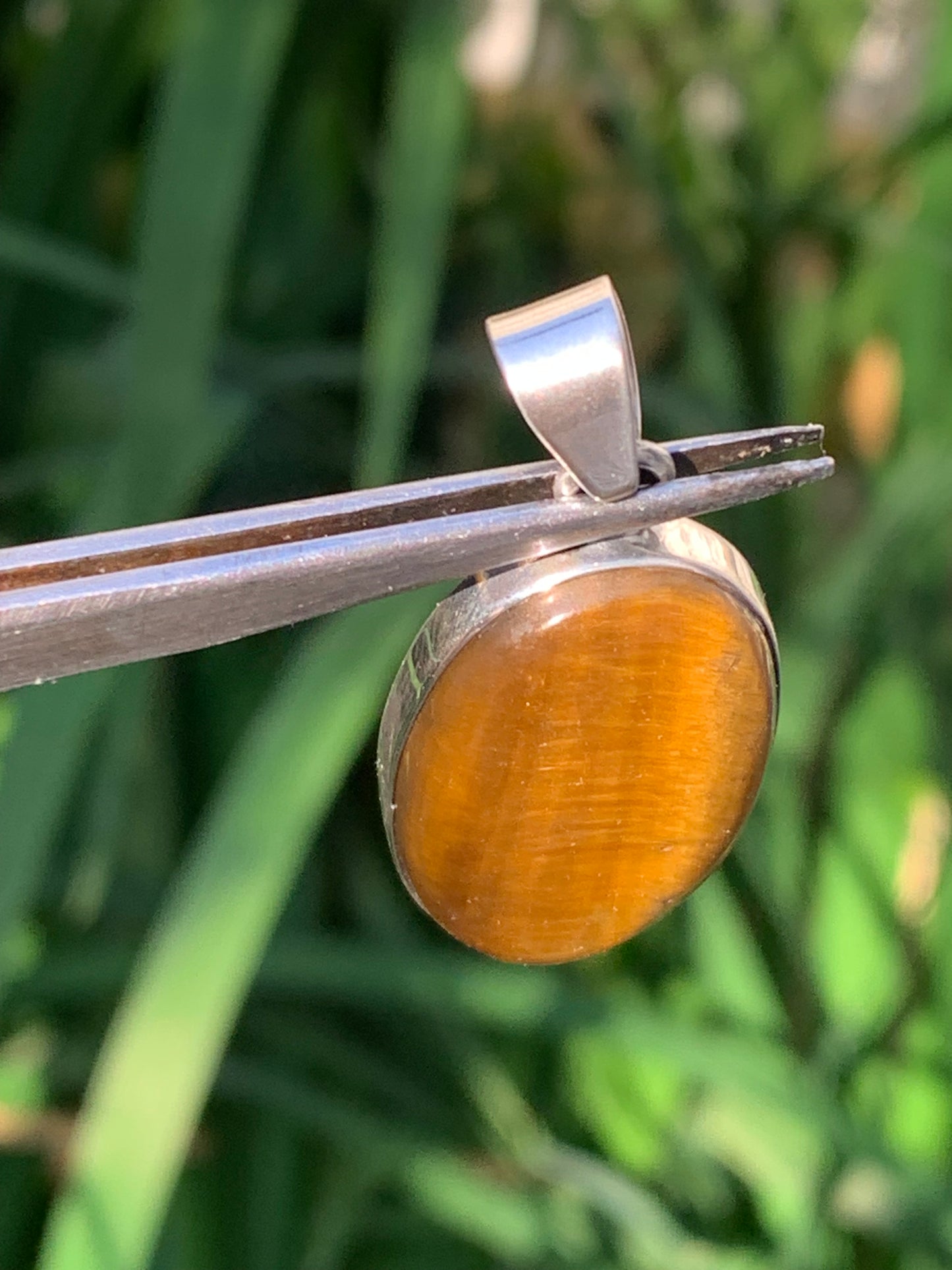 Oeil de tigre, pendentif en Argent de 42mm de hauteur x 20 de largeur x 8 d'épaisseur. Vendu avec cordon réglable !