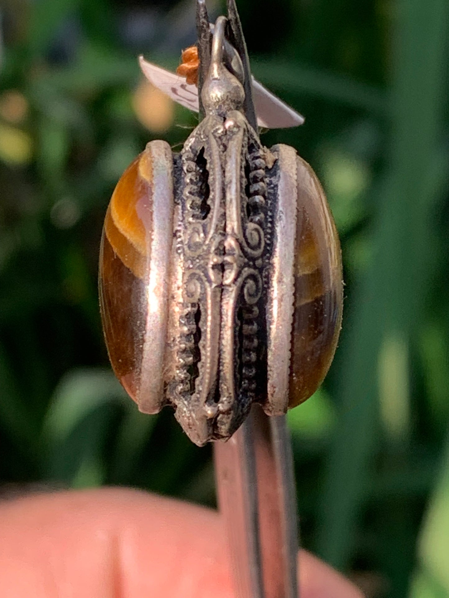 Oeil de tigre, pendentif double-face en Argent de 32mm de hauteur x 20 de largeur x 17 d'épaisseur. Vendu avec cordon réglable !