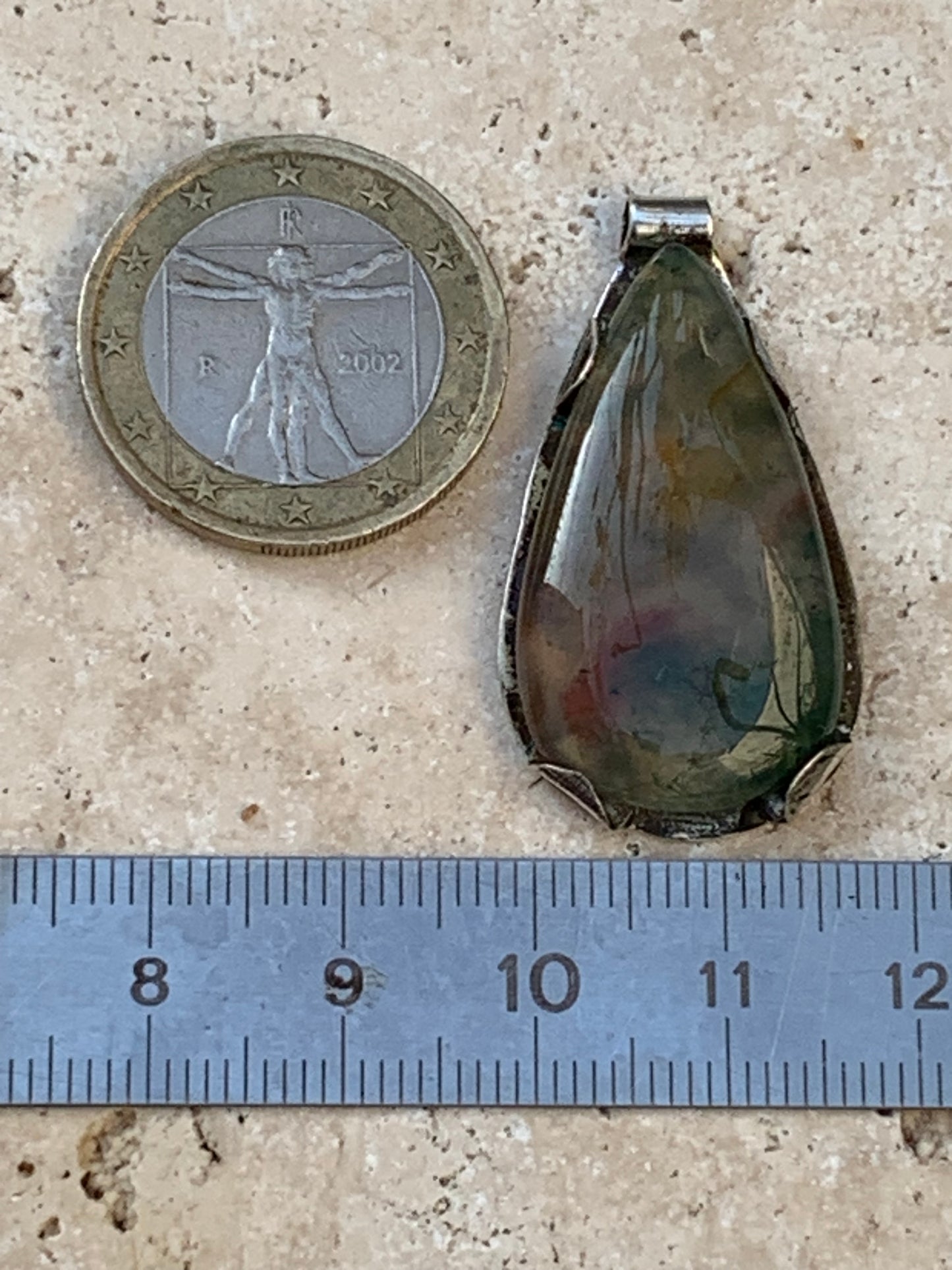 Agate mousse, pendentif en Argent de 35mm de hauteur x18 de largeur x6d'épaisseur. Vendu avec cordon réglable !