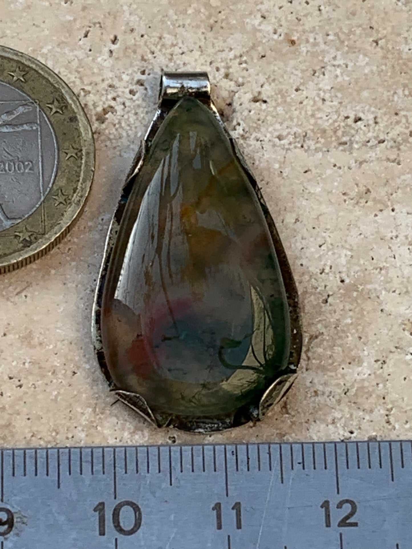 Agate mousse, pendentif en Argent de 35mm de hauteur x18 de largeur x6d'épaisseur. Vendu avec cordon réglable !