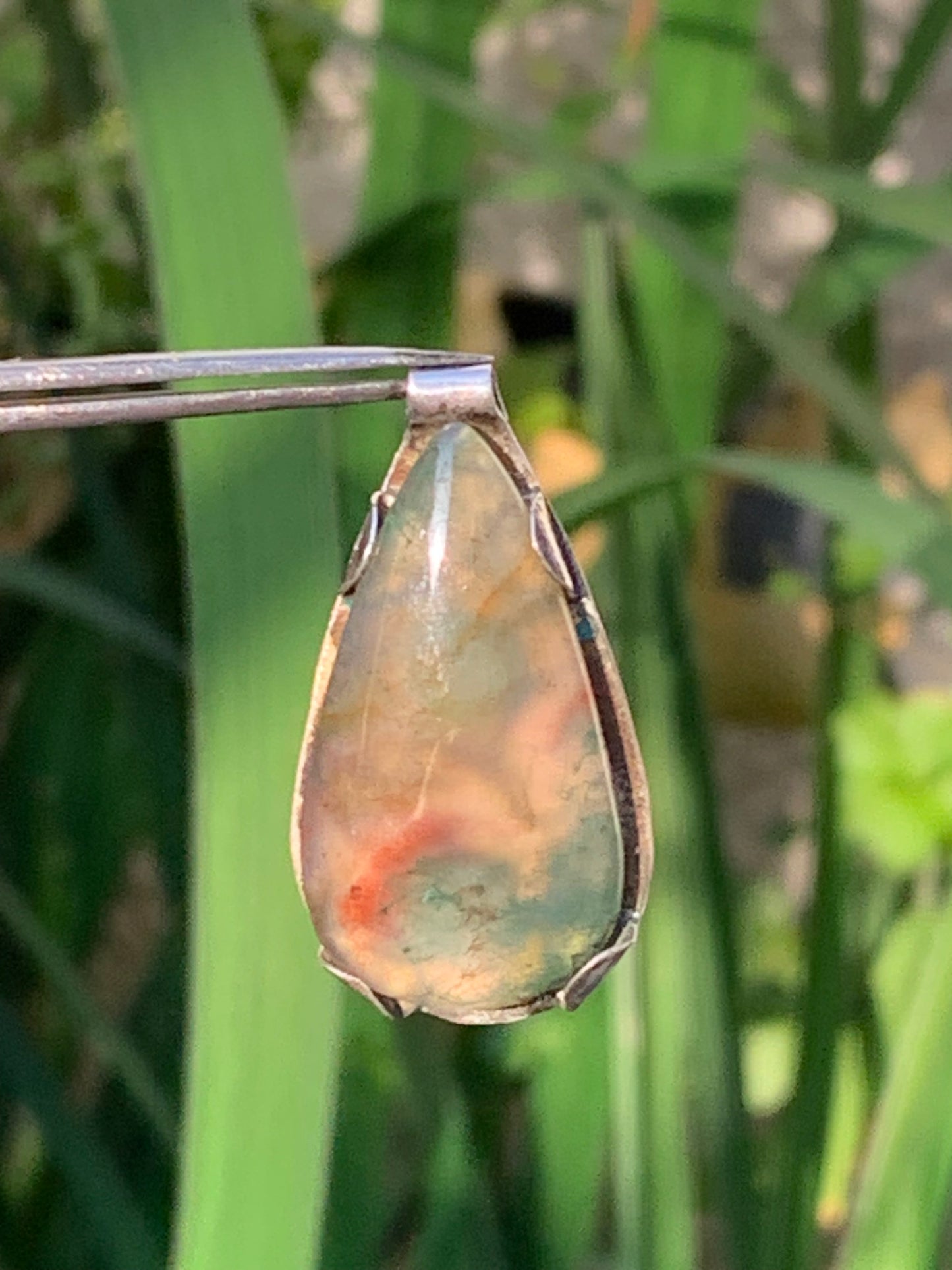 Agate mousse, pendentif en Argent de 35mm de hauteur x18 de largeur x6d'épaisseur. Vendu avec cordon réglable !