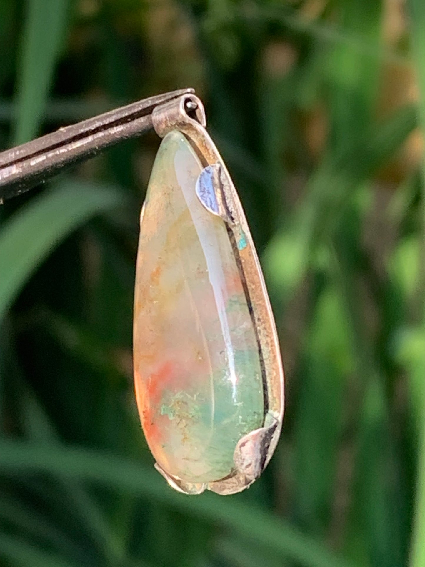 Agate mousse, pendentif en Argent de 35mm de hauteur x18 de largeur x6d'épaisseur. Vendu avec cordon réglable !