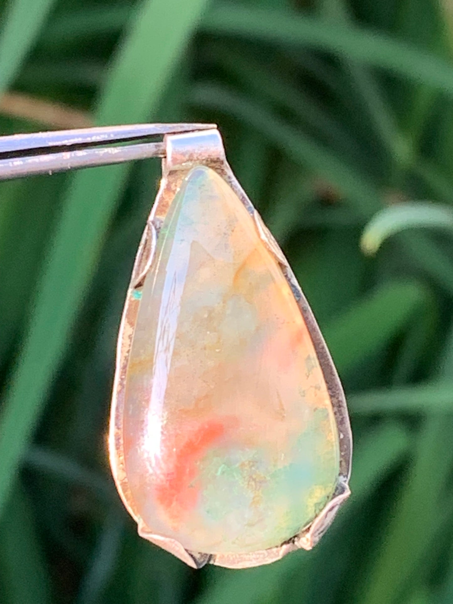 Agate mousse, pendentif en Argent de 35mm de hauteur x18 de largeur x6d'épaisseur. Vendu avec cordon réglable !