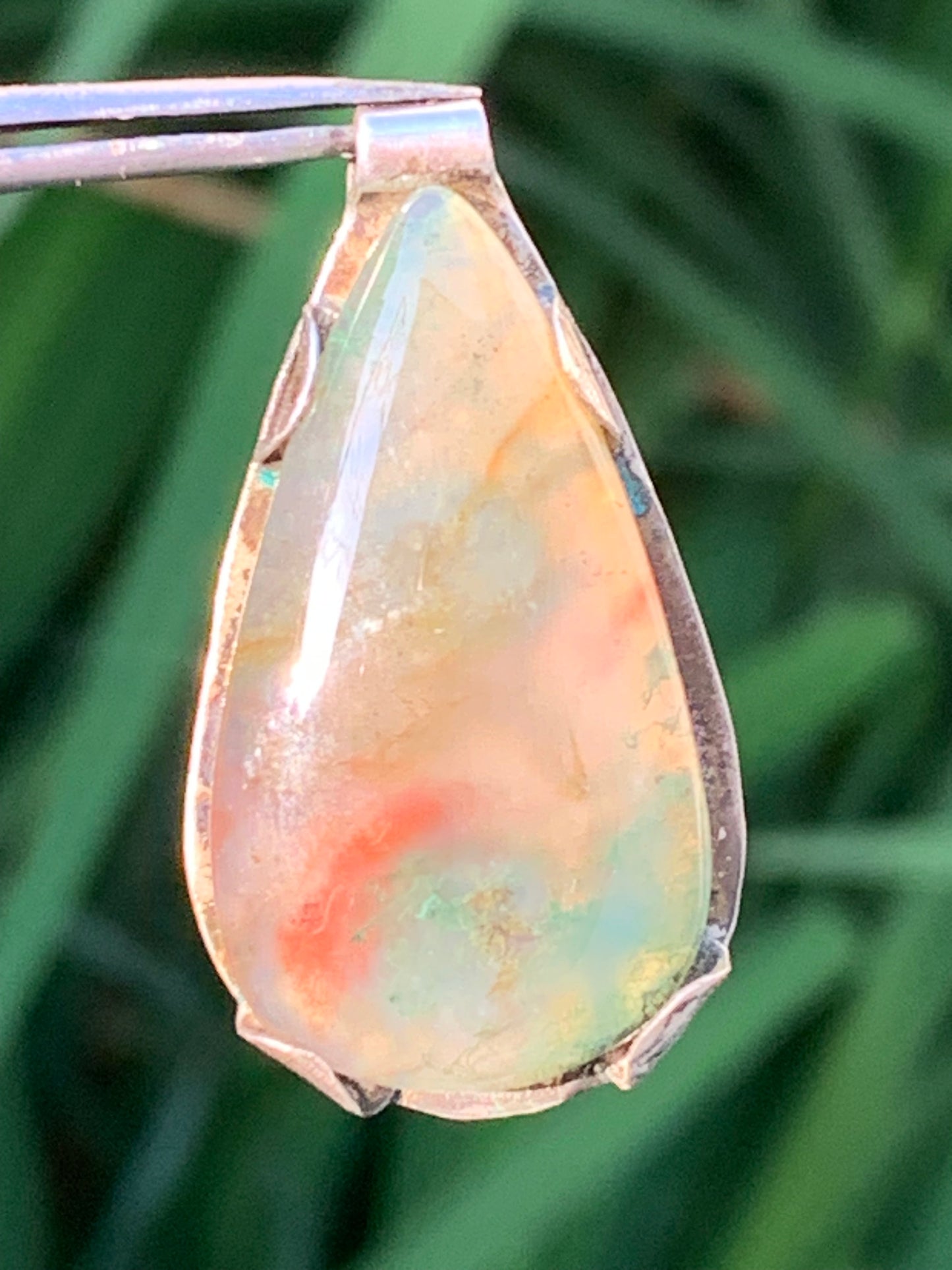 Agate mousse, pendentif en Argent de 35mm de hauteur x18 de largeur x6d'épaisseur. Vendu avec cordon réglable !