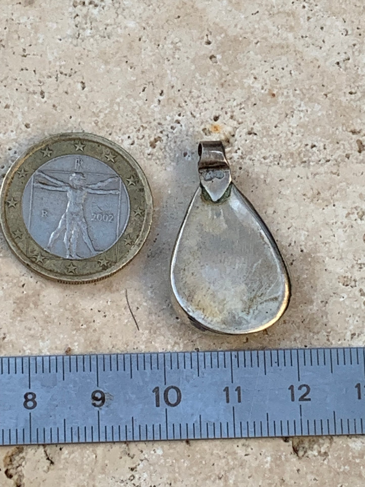 Agate mousse, pendentif en Argent de 30mm de hauteur x19 de largeur x6 d'épaisseur. Vendu avec cordon réglable !