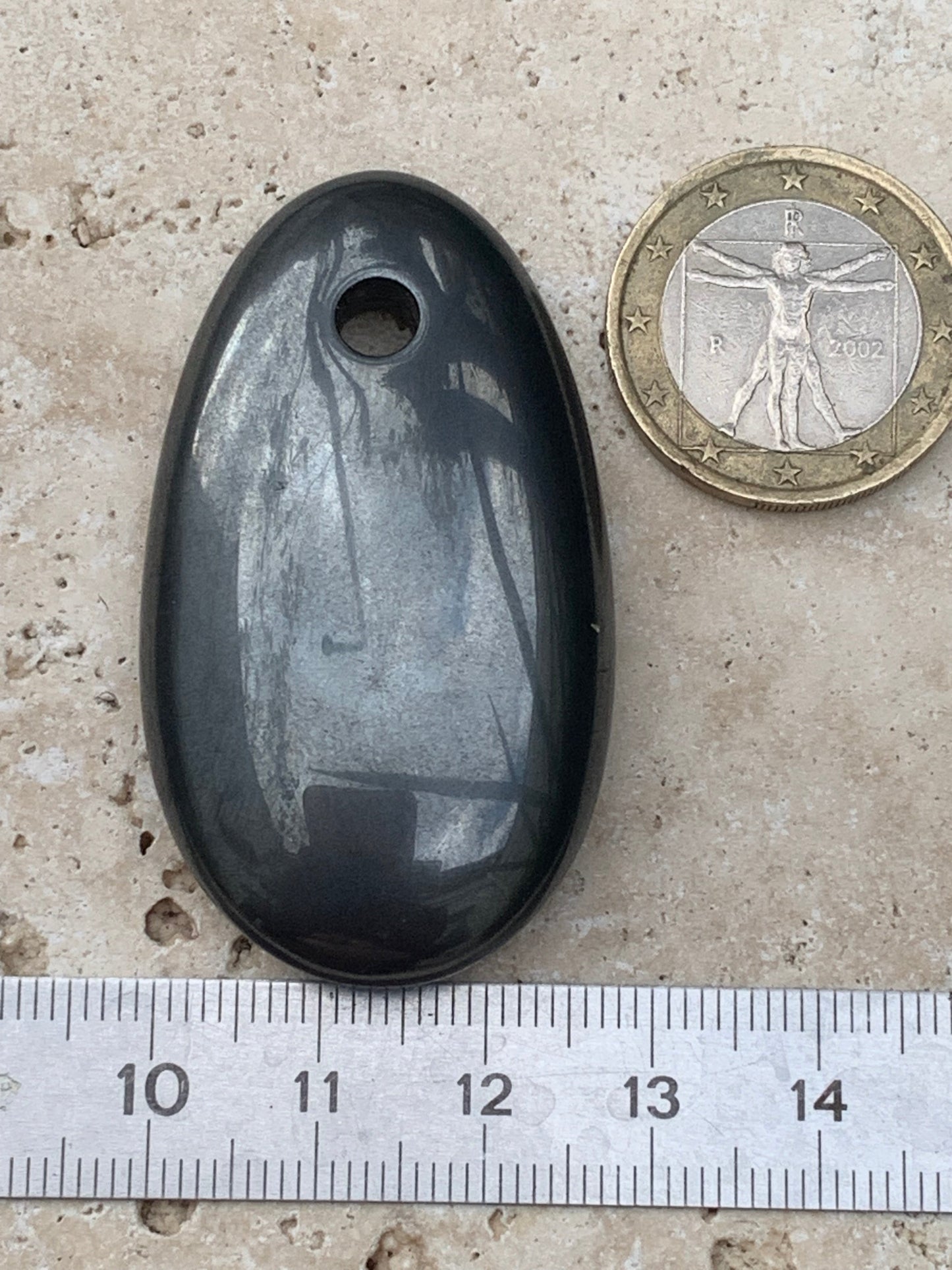 Hématite, pendentif en galet percé, de 50x30x5 millimètres, vendu avec cordon coulissant (réglable), en cuir noir de 40 à 70 centimètres !